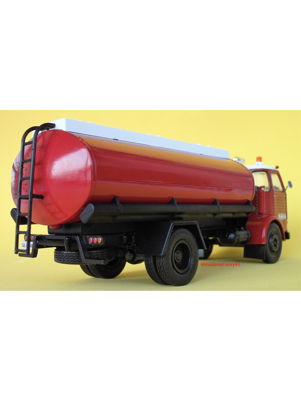 Pegaso 1095 Super Comet Bomberos 1:43 en blister – Modelo coleccionable IXO/Altaya 4