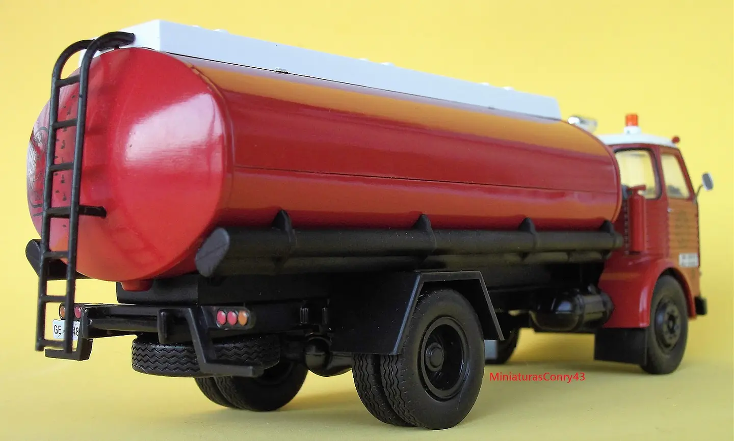 Camión de Bomberos Pegaso 1095 Super Comet | Altaya 1:43 4