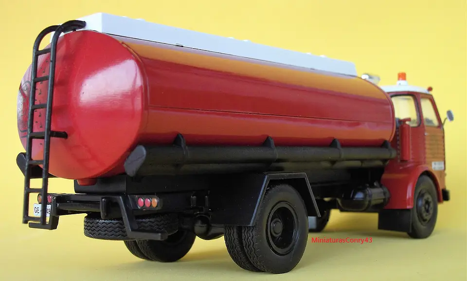 Camión de Bomberos Pegaso 1095 Super Comet | Altaya 1:43 4