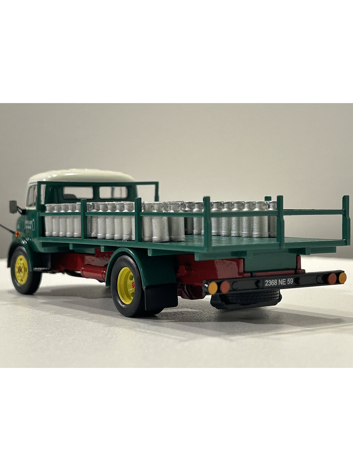 Mercedes-Benz L 1113 Laitier 1968 – Camión Lechero Clásico | IXO Models 1:43 9