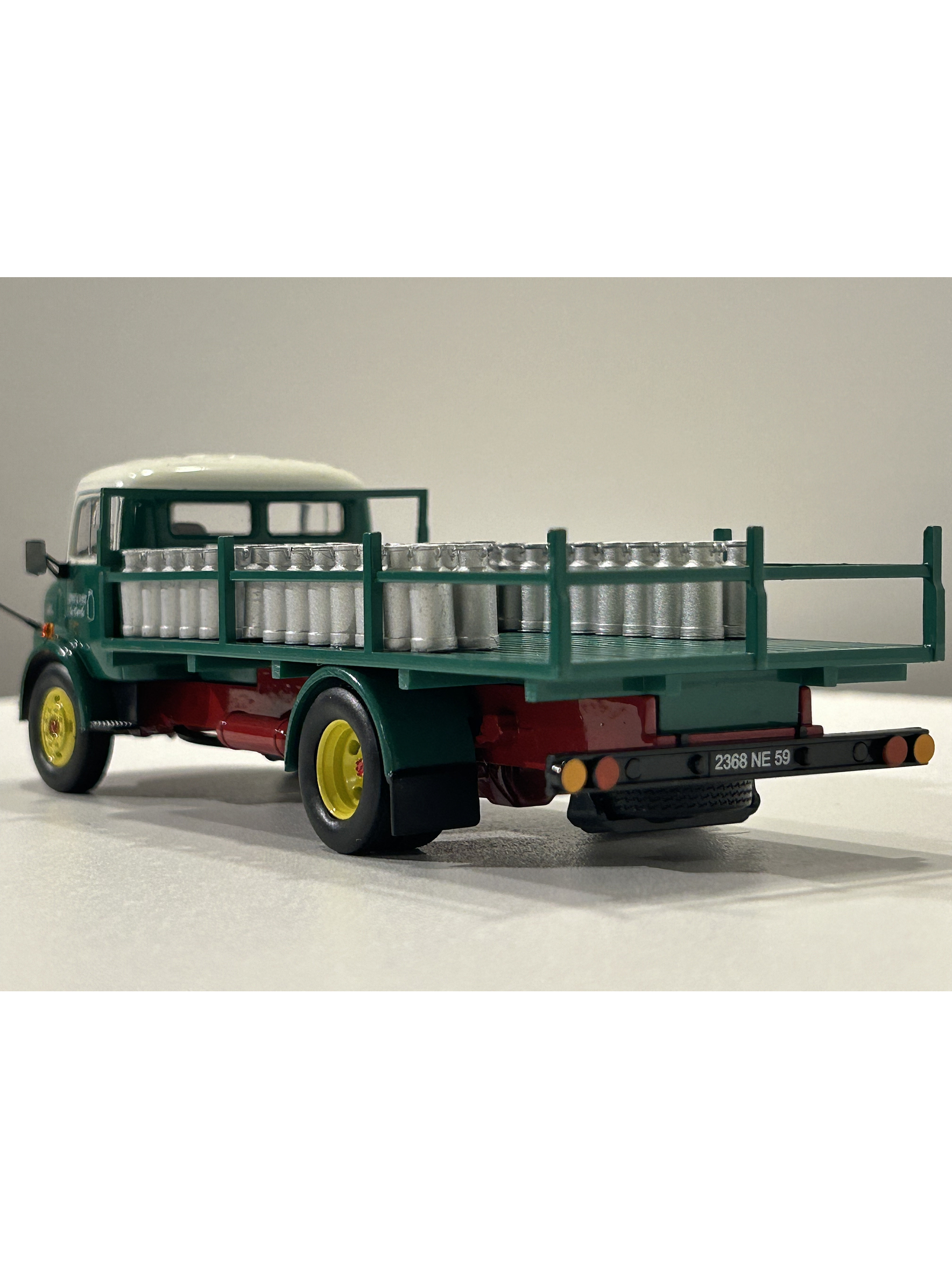 Mercedes-Benz L 1113 Laitier 1968 – Camión Lechero Clásico | IXO Models 1:43 9