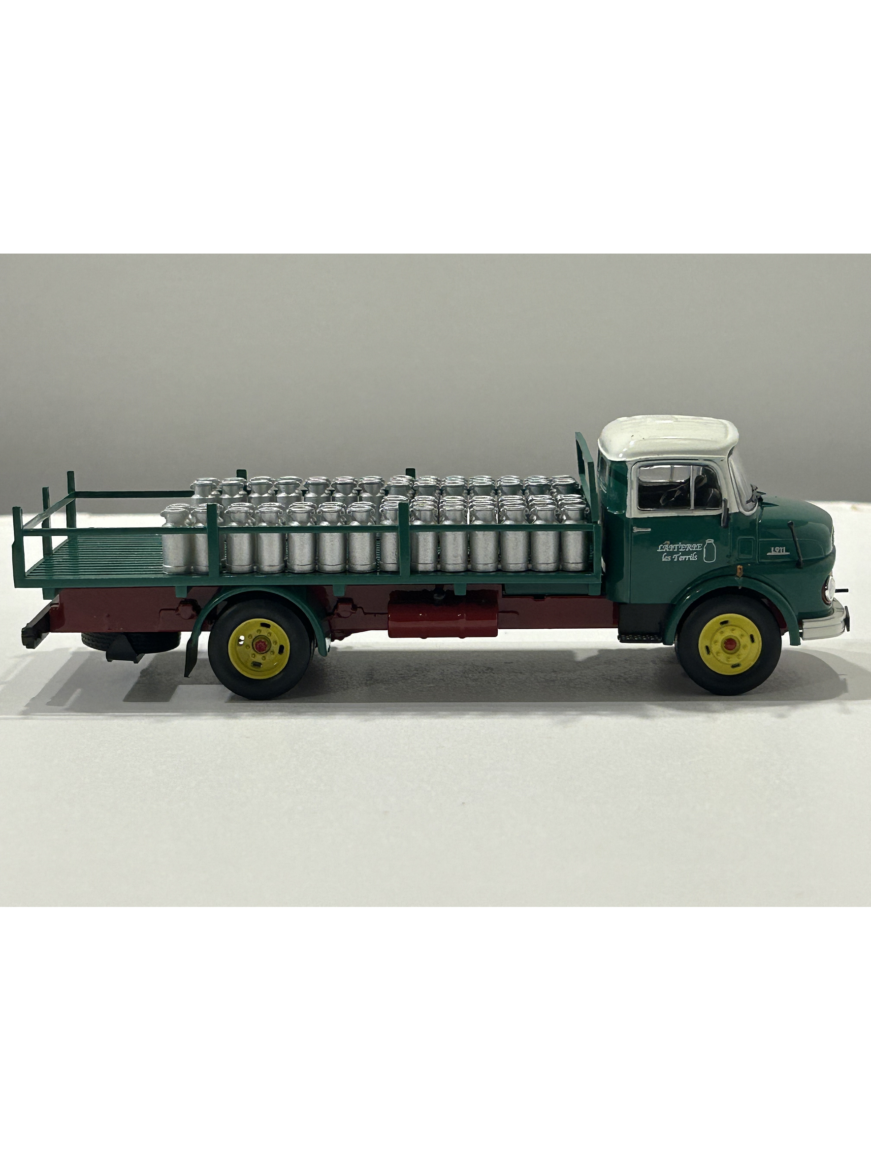 Mercedes-Benz L 1113 Laitier 1968 – Camión Lechero Clásico | IXO Models 1:43 6