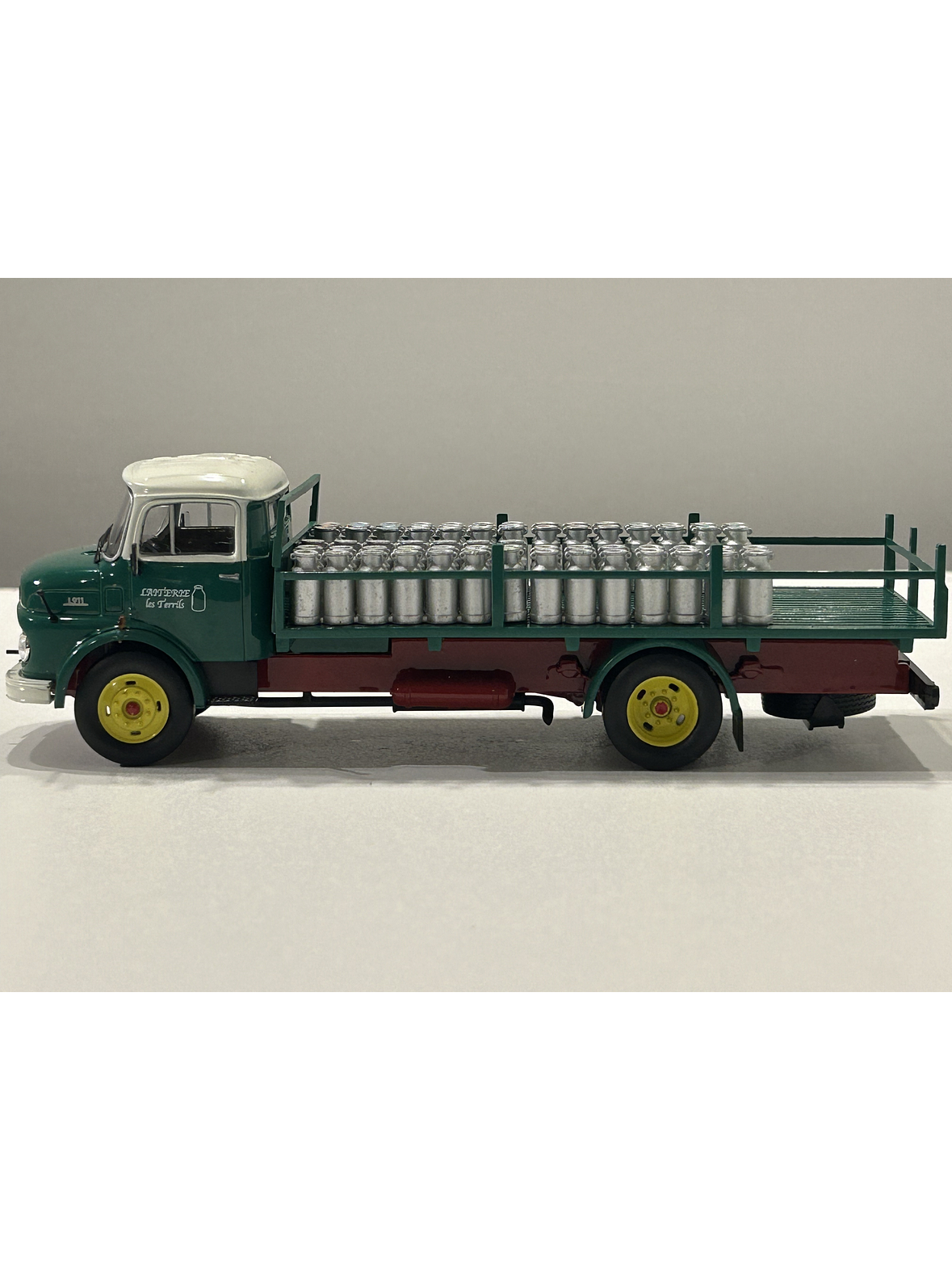 Mercedes-Benz L 1113 Laitier 1968 – Camión Lechero Clásico | IXO Models 1:43 10
