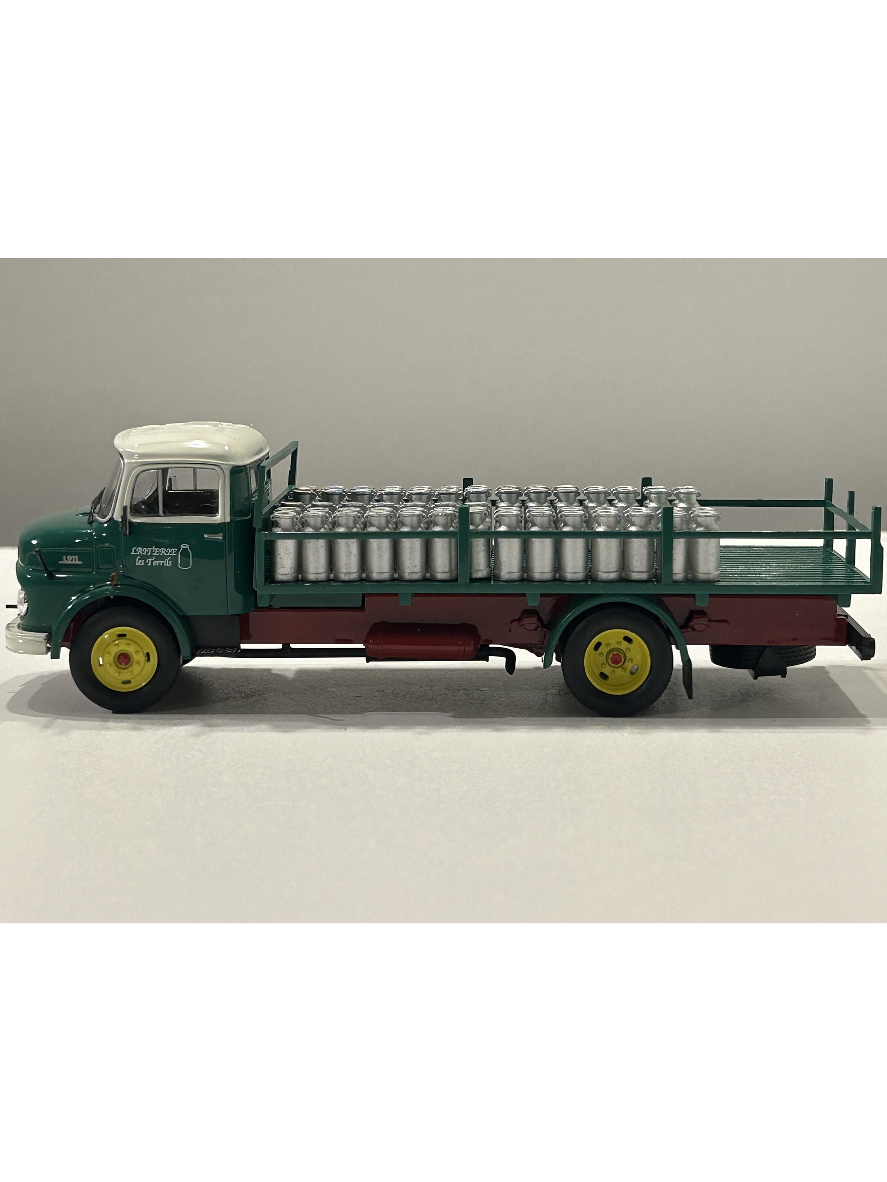 Mercedes-Benz L 1113 Laitier 1968 – Camión Lechero Clásico | IXO Models 1:43 10