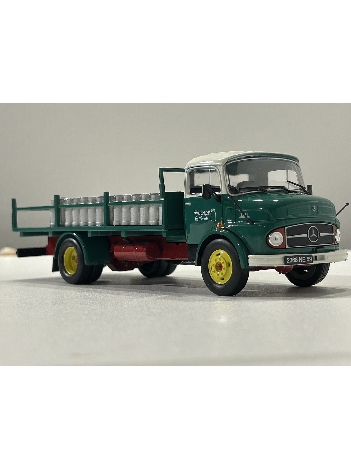 Mercedes-Benz L 1113 Laitier 1968 – Camión Lechero Clásico | IXO Models 1:43 5