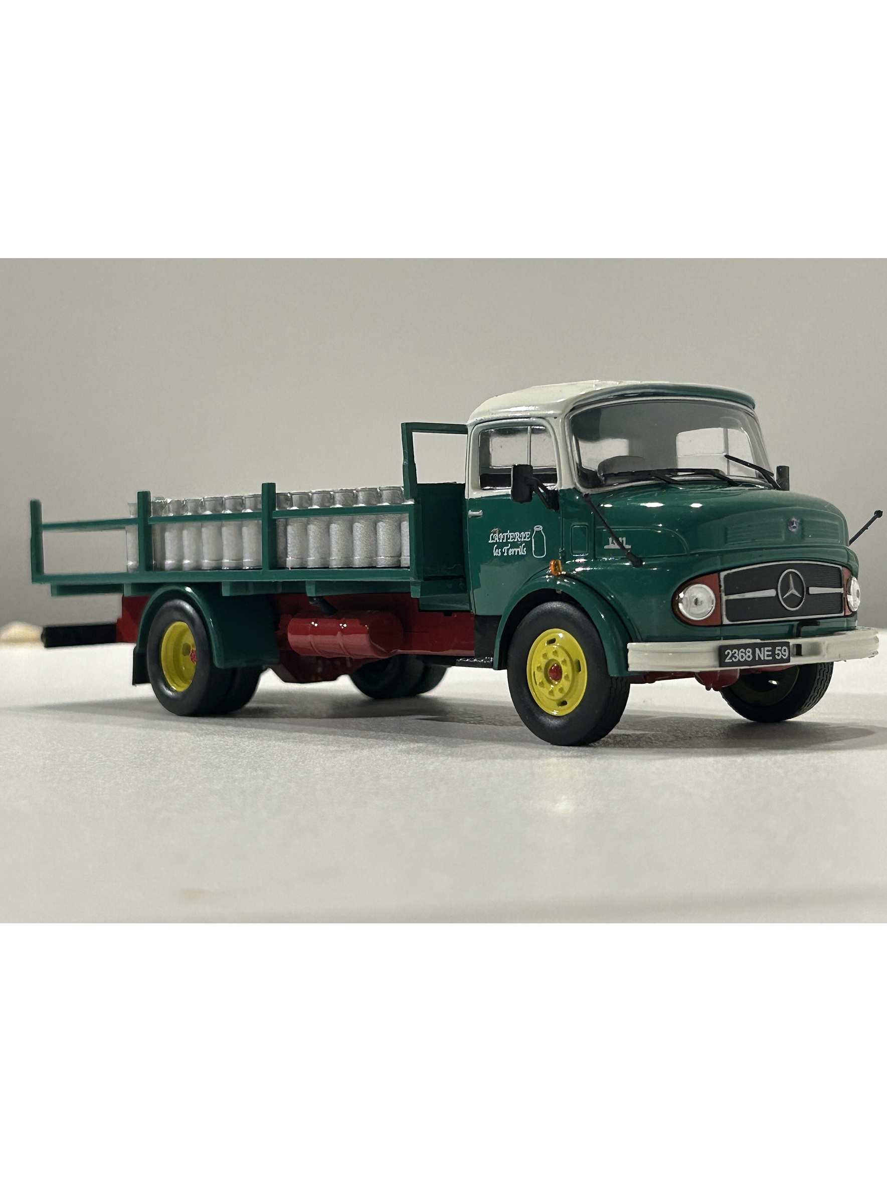 Mercedes-Benz L 1113 Laitier 1968 – Camión Lechero Clásico | IXO Models 1:43 5