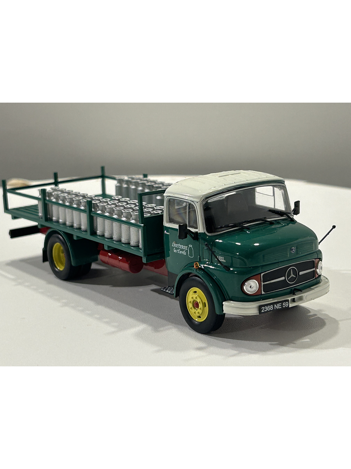 Mercedes-Benz L 1113 Laitier 1968 – Camión Lechero Clásico | IXO Models 1:43 11