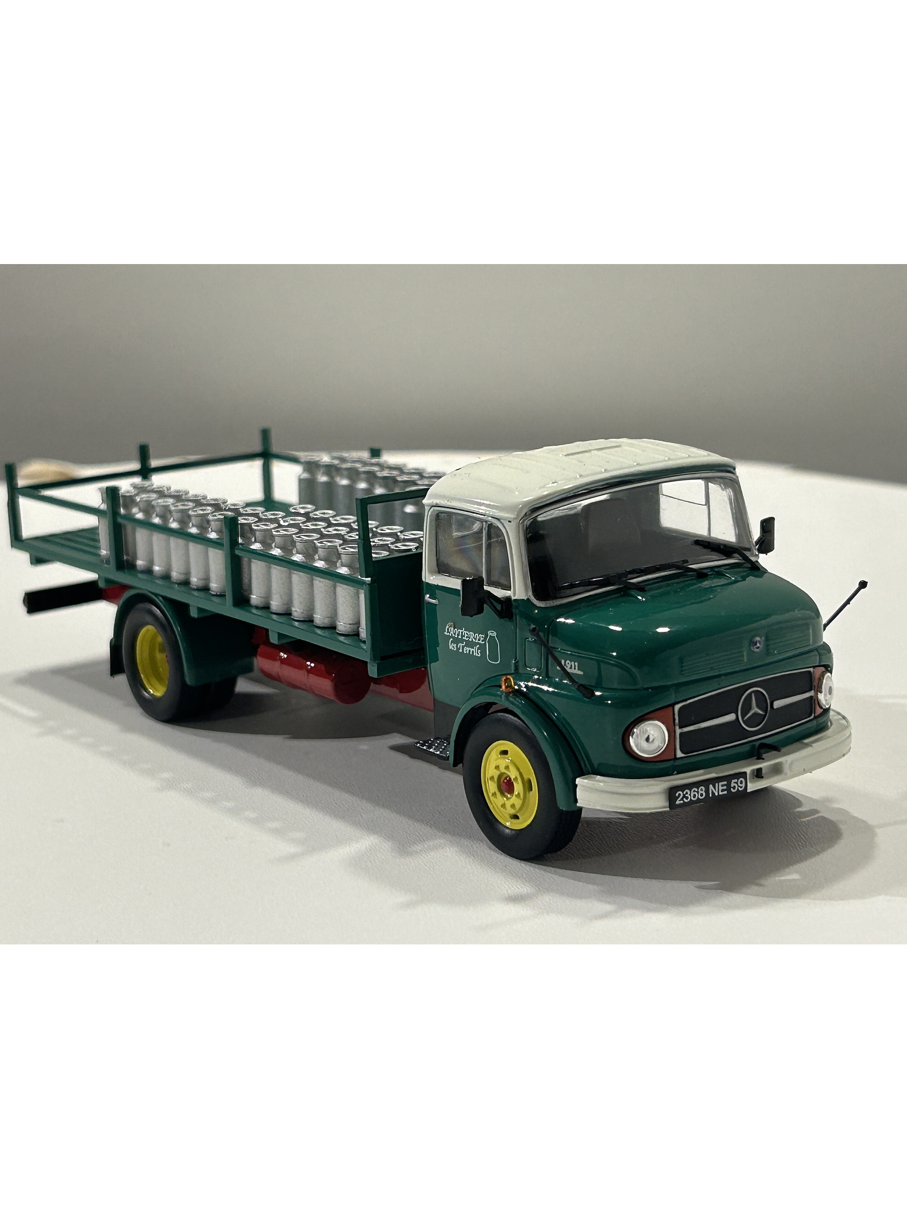 Mercedes-Benz L 1113 Laitier 1968 – Camión Lechero Clásico | IXO Models 1:43 11