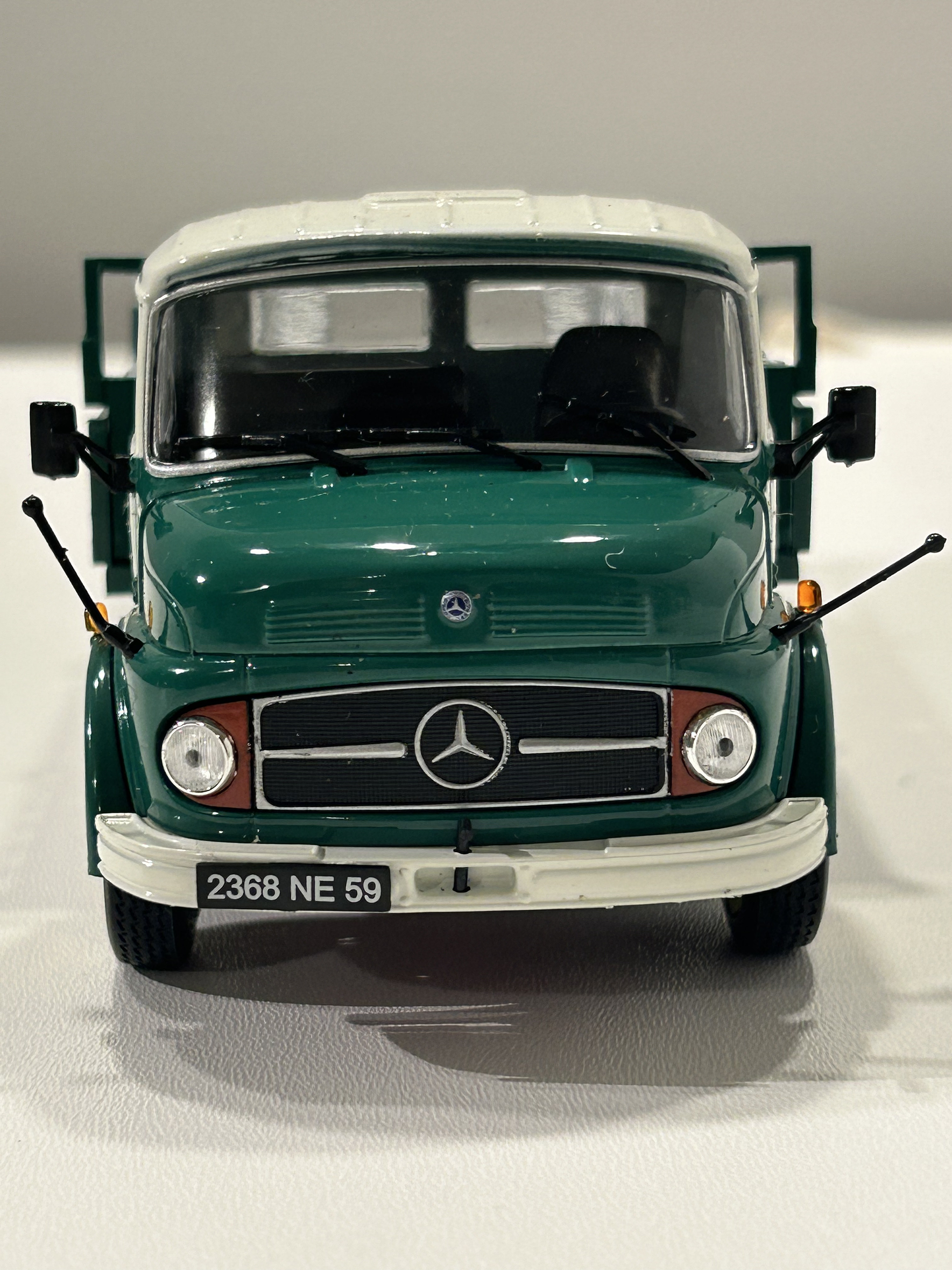 Mercedes-Benz L 1113 Laitier 1968 – Camión Lechero Clásico | IXO Models 1:43 4