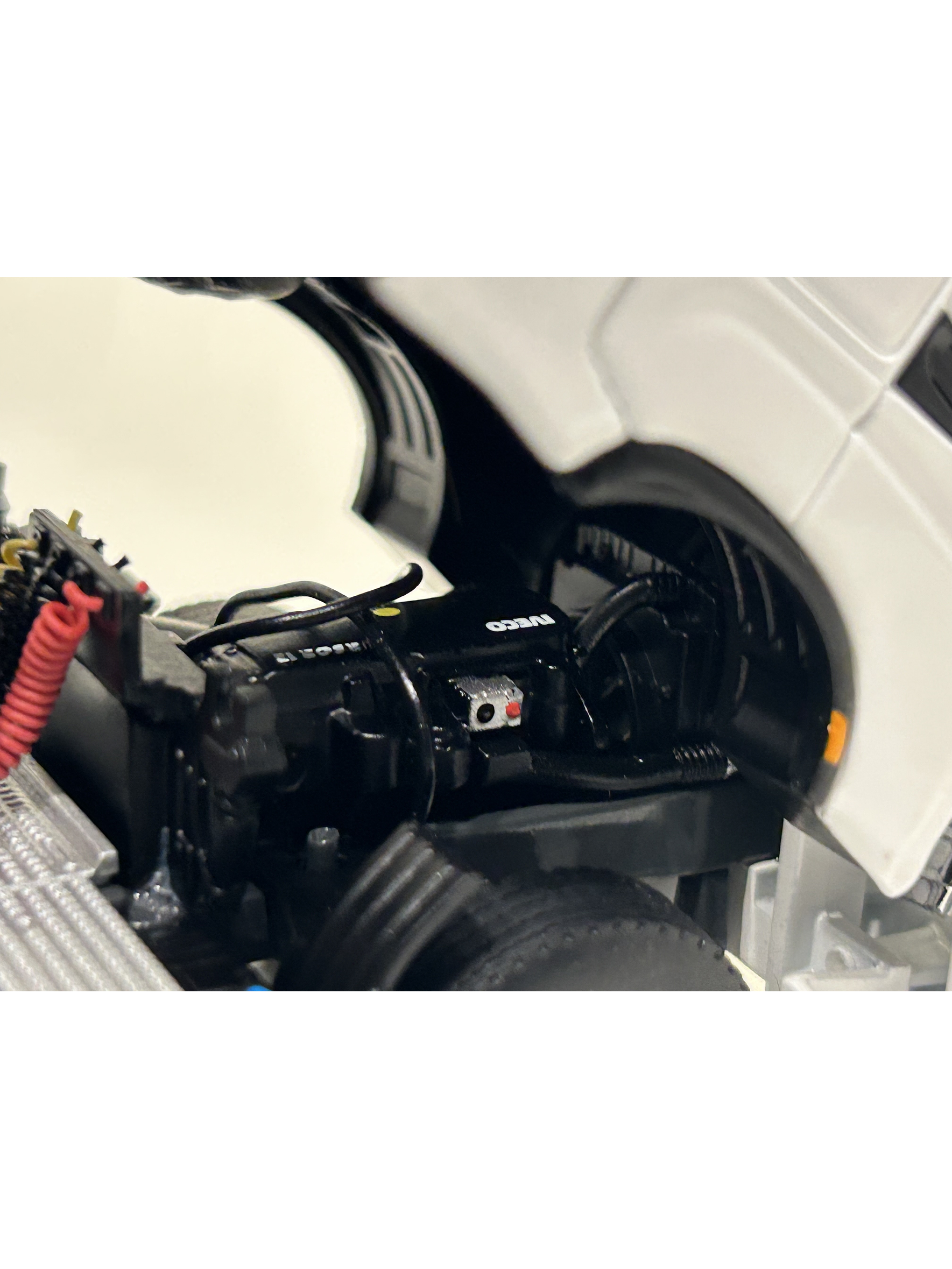 WSI Iveco S-Way AS High 4x2 White Line 1:50 | Transporte moderno a escala 8