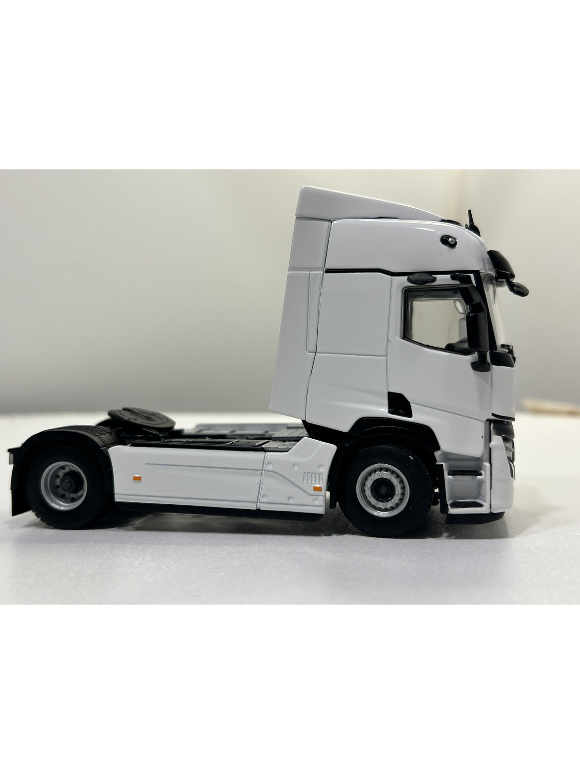 WSI Renault T EVO 4x2 White Line 1:50 | Camión de nueva generación a escala 4