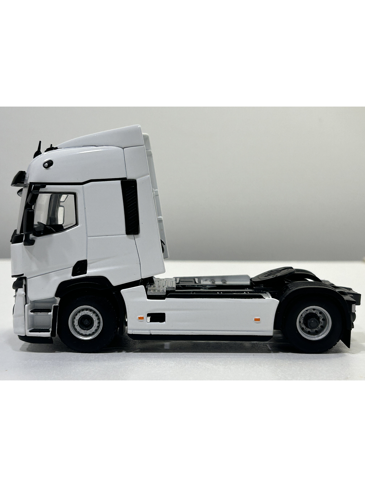 WSI Renault T EVO 4x2 White Line 1:50 | Camión de nueva generación a escala 8
