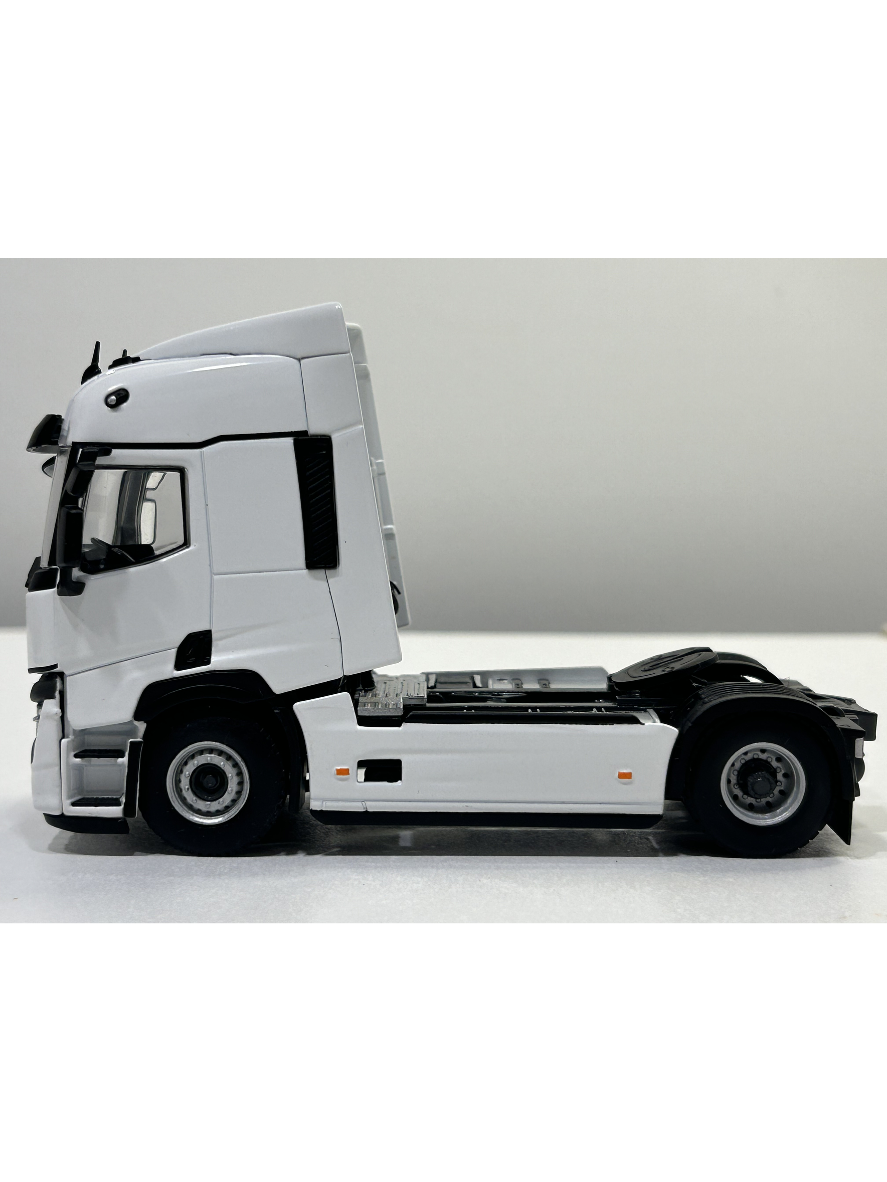 WSI Renault T EVO 4x2 White Line 1:50 | Camión de nueva generación a escala 8