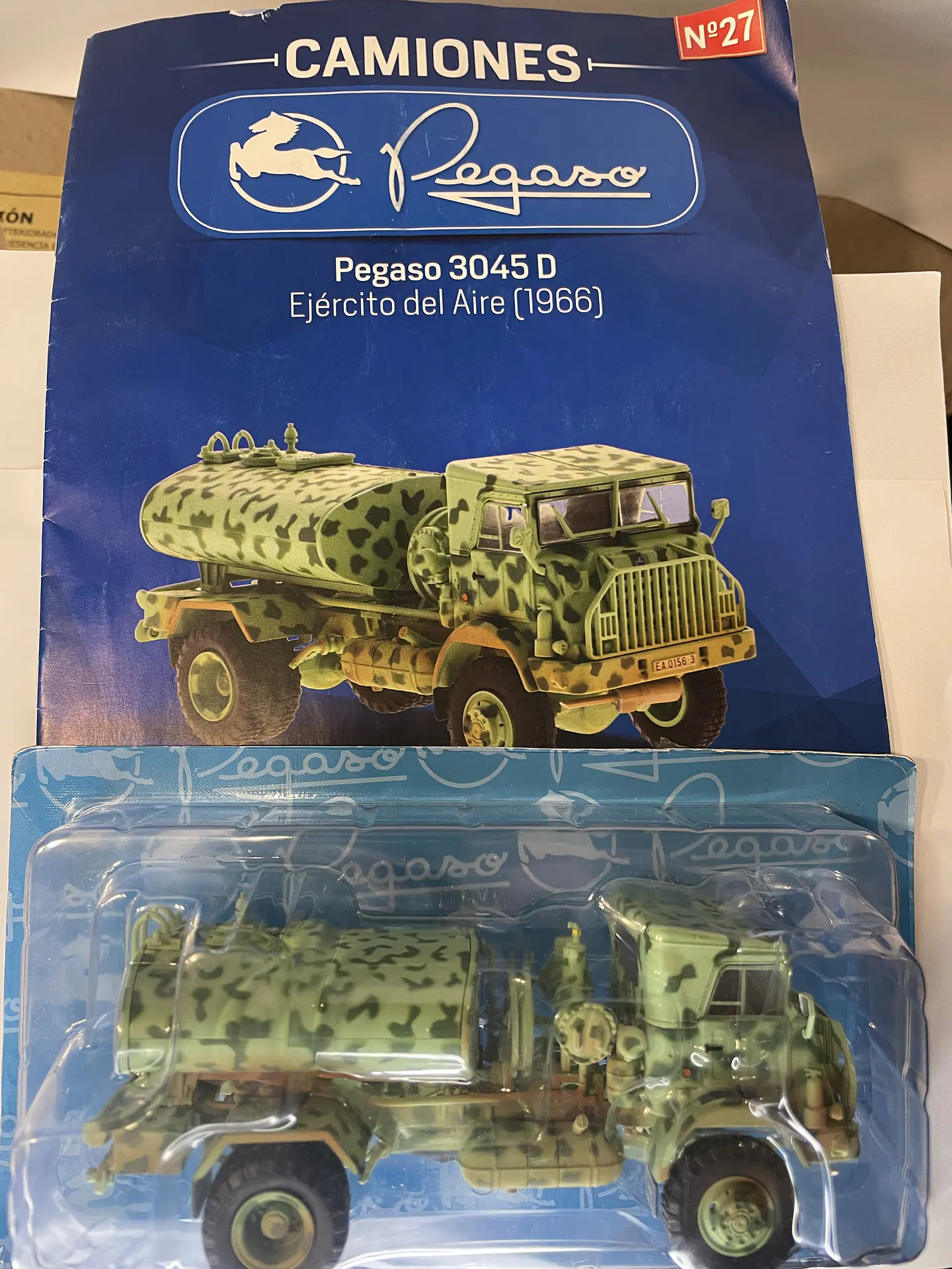 Camión Pegaso 3045 Cisterna Ejército 1:43 Salvat 10
