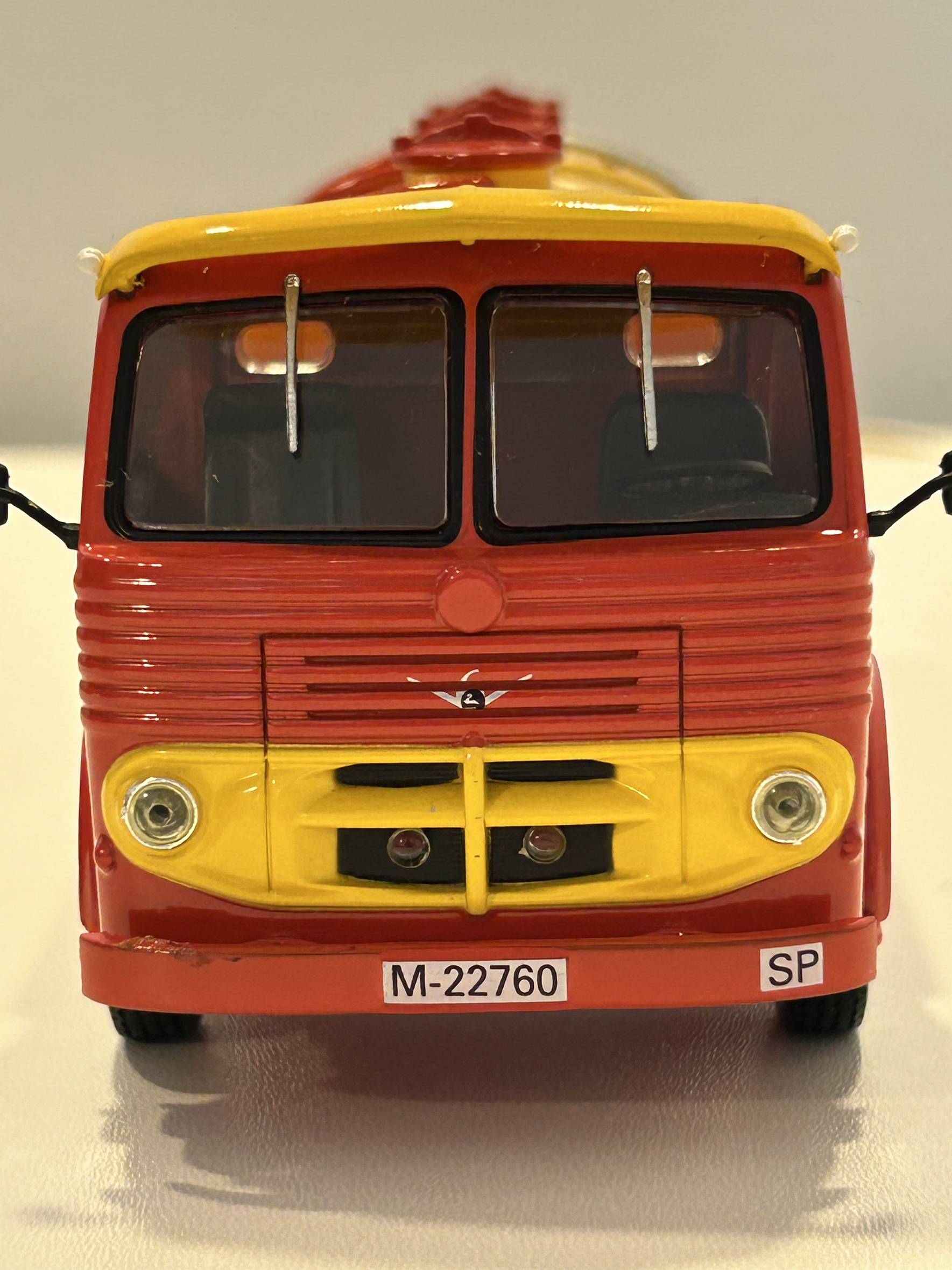 Pegaso Z-206 CAMPSA 1956 – IXO 1:43 | Camión Histórico Español - Coleccionable 2