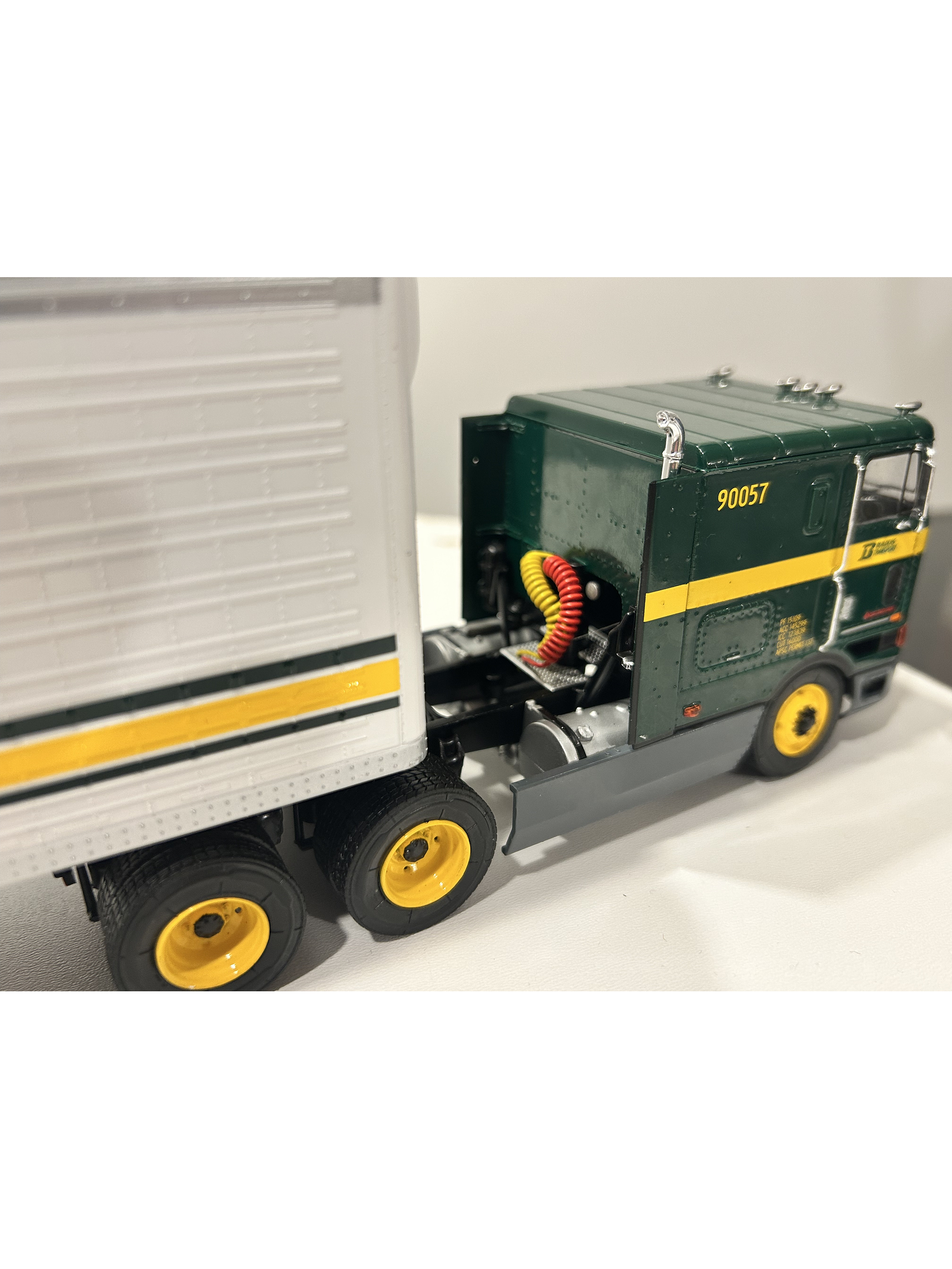 International Eagle 9700 COE “Builders” – Semi Remolque Americano – 1:43 5