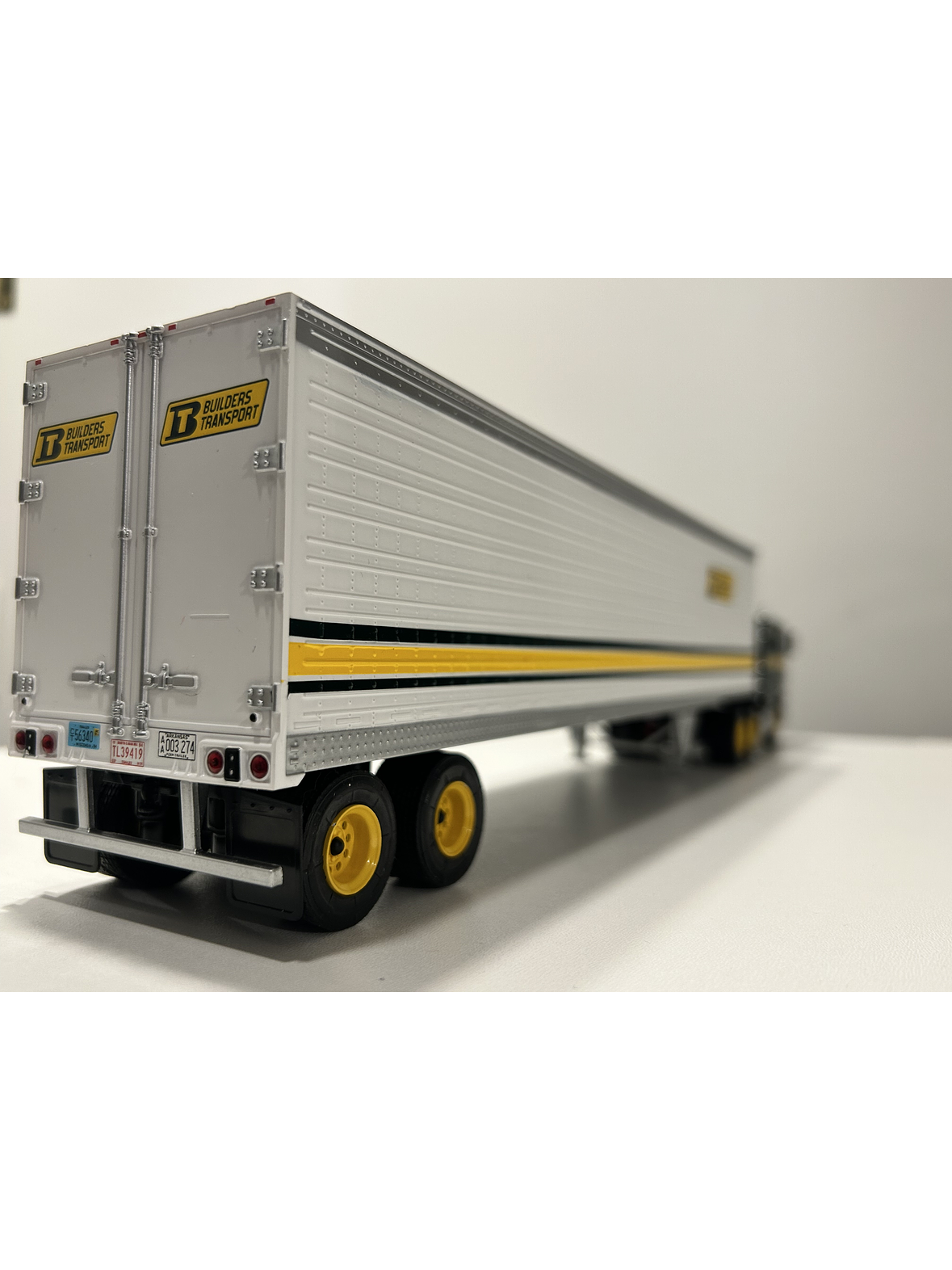 International Eagle 9700 COE “Builders” – Semi Remolque Americano – 1:43 6