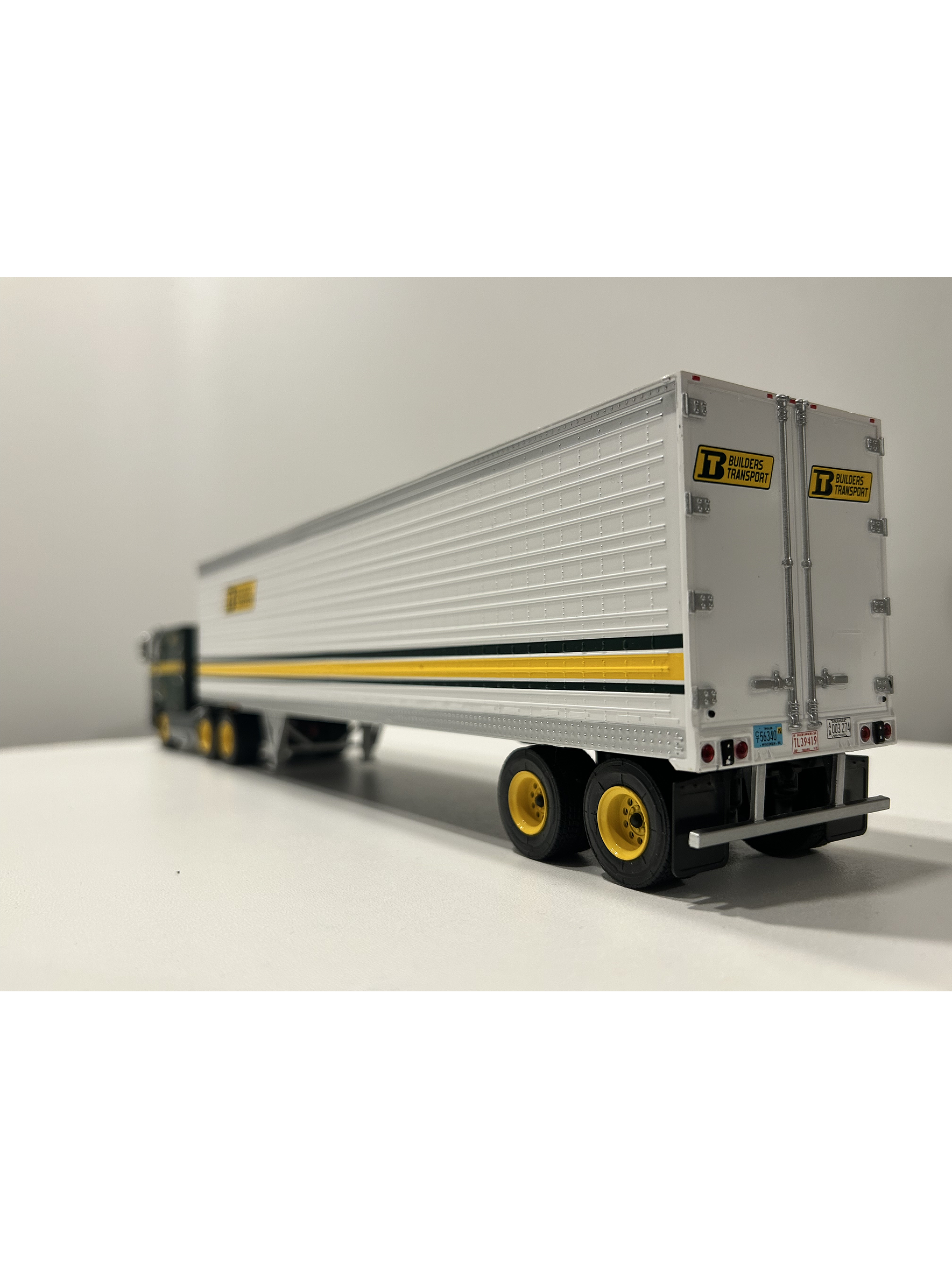 International Eagle 9700 COE “Builders” – Semi Remolque Americano – 1:43 7