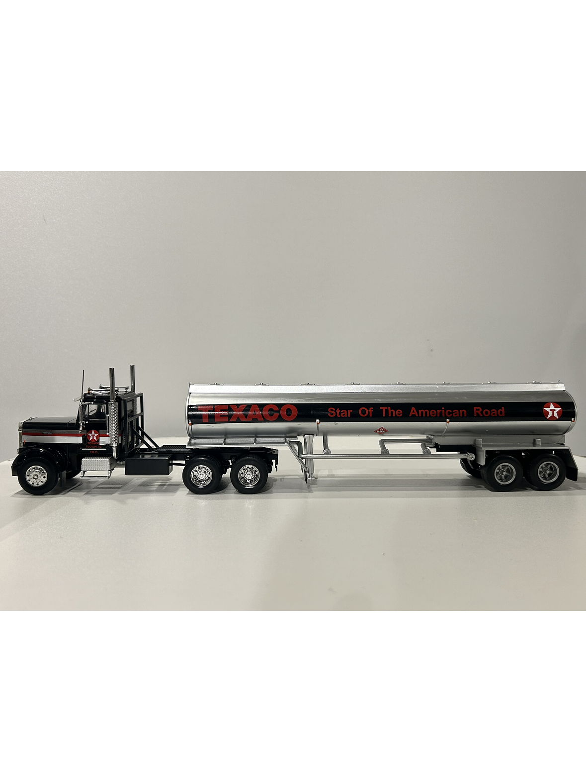 Freightliner FLC 120 64T (1977) Texaco – Camión Clásico Americano – 1:43 8