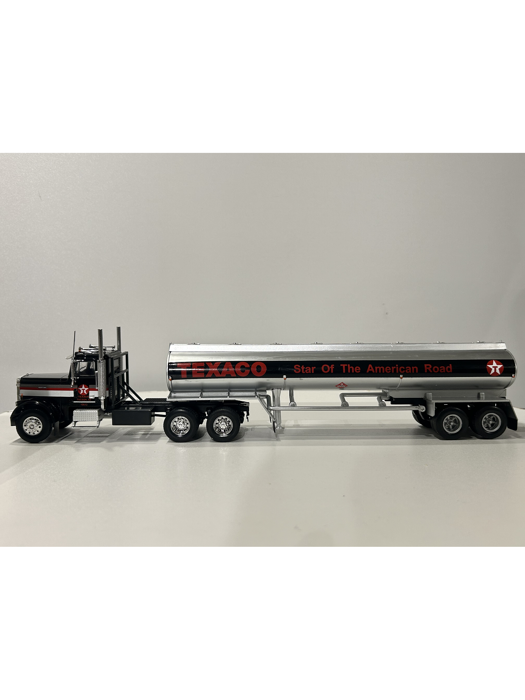 Freightliner FLC 120 64T (1977) Texaco – Camión Clásico Americano – 1:43 8