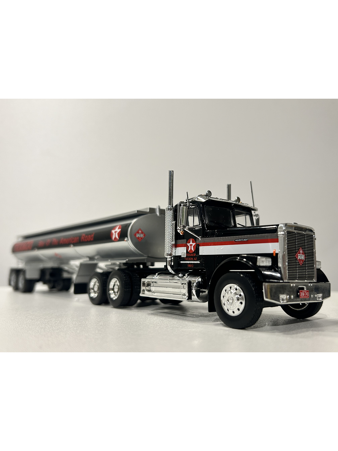 Freightliner FLC 120 64T (1977) Texaco – Camión Clásico Americano – 1:43 4