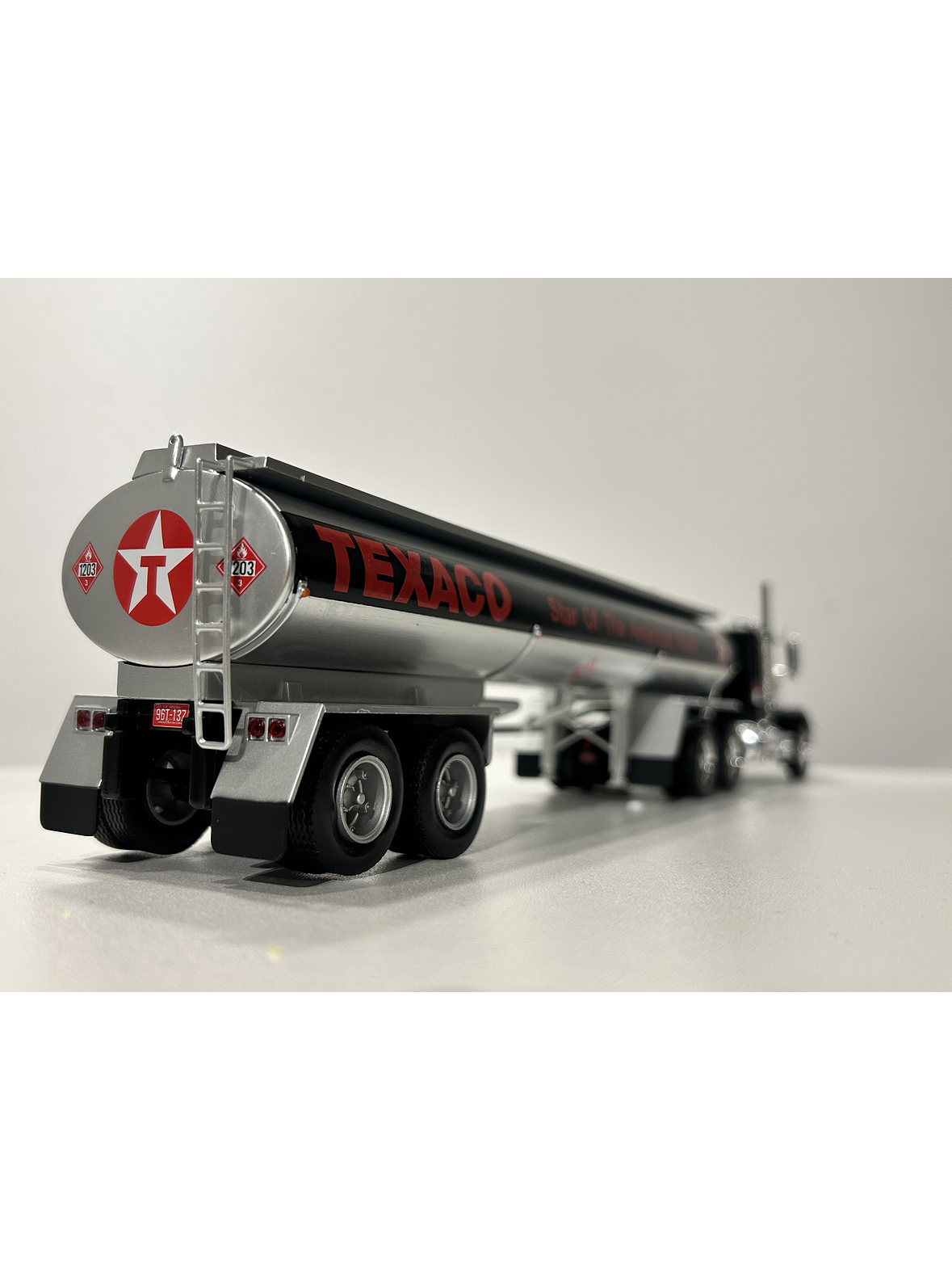 Freightliner FLC 120 64T (1977) Texaco – Camión Clásico Americano – 1:43 6