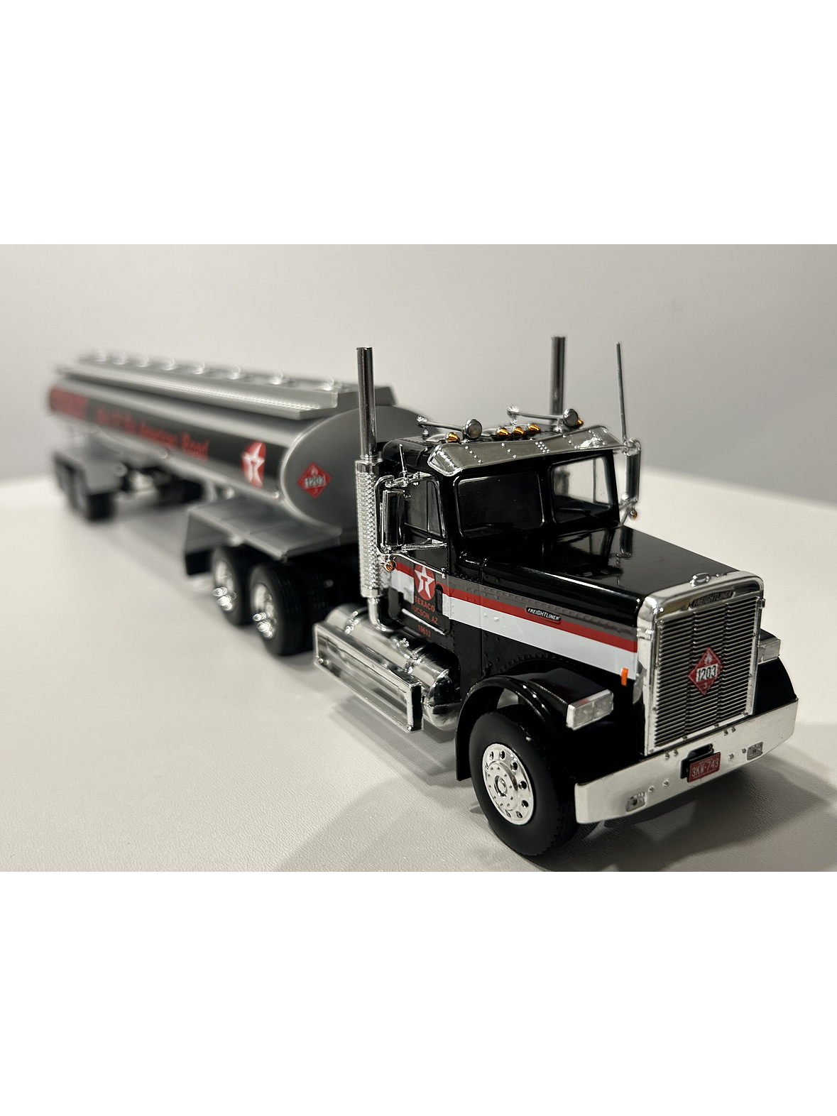 Freightliner FLC 120 64T (1977) Texaco – Camión Clásico Americano – 1:43 9