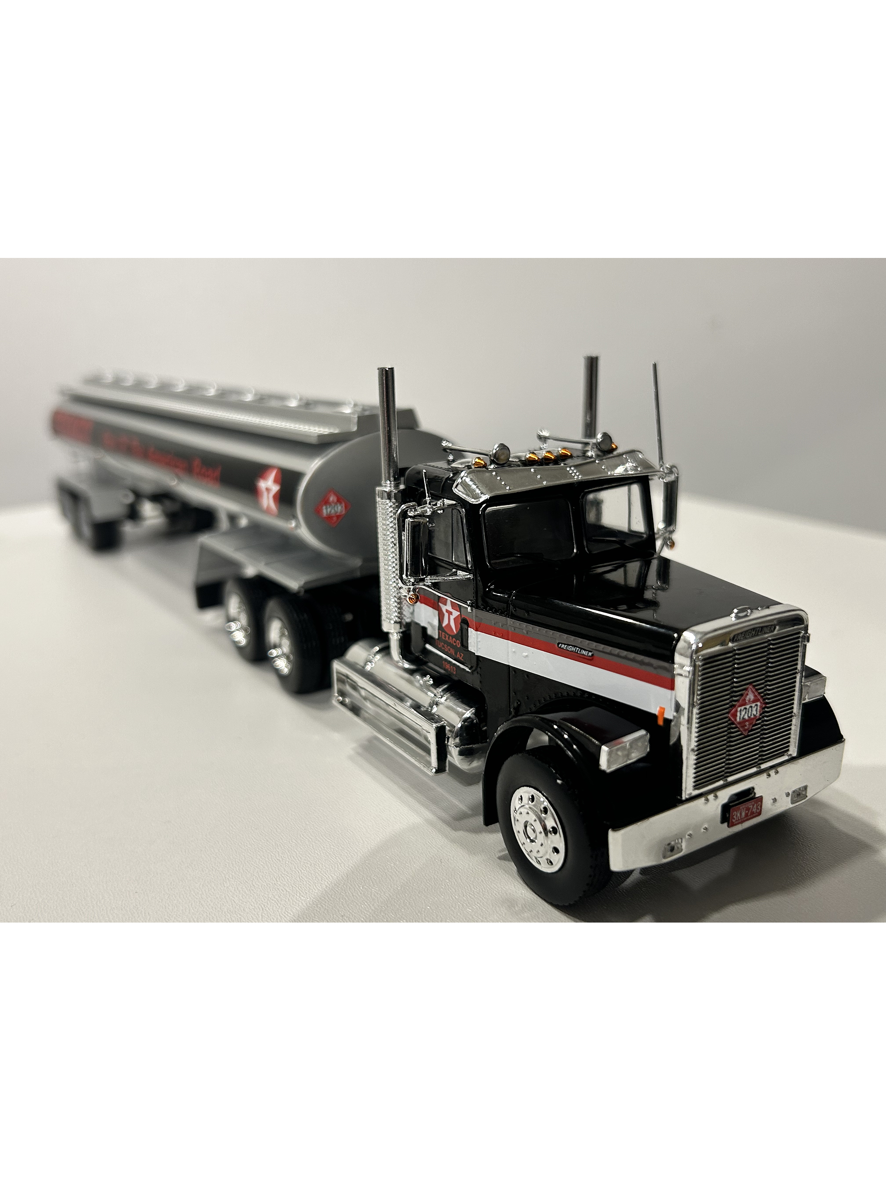 Freightliner FLC 120 64T (1977) Texaco – Camión Clásico Americano – 1:43 9