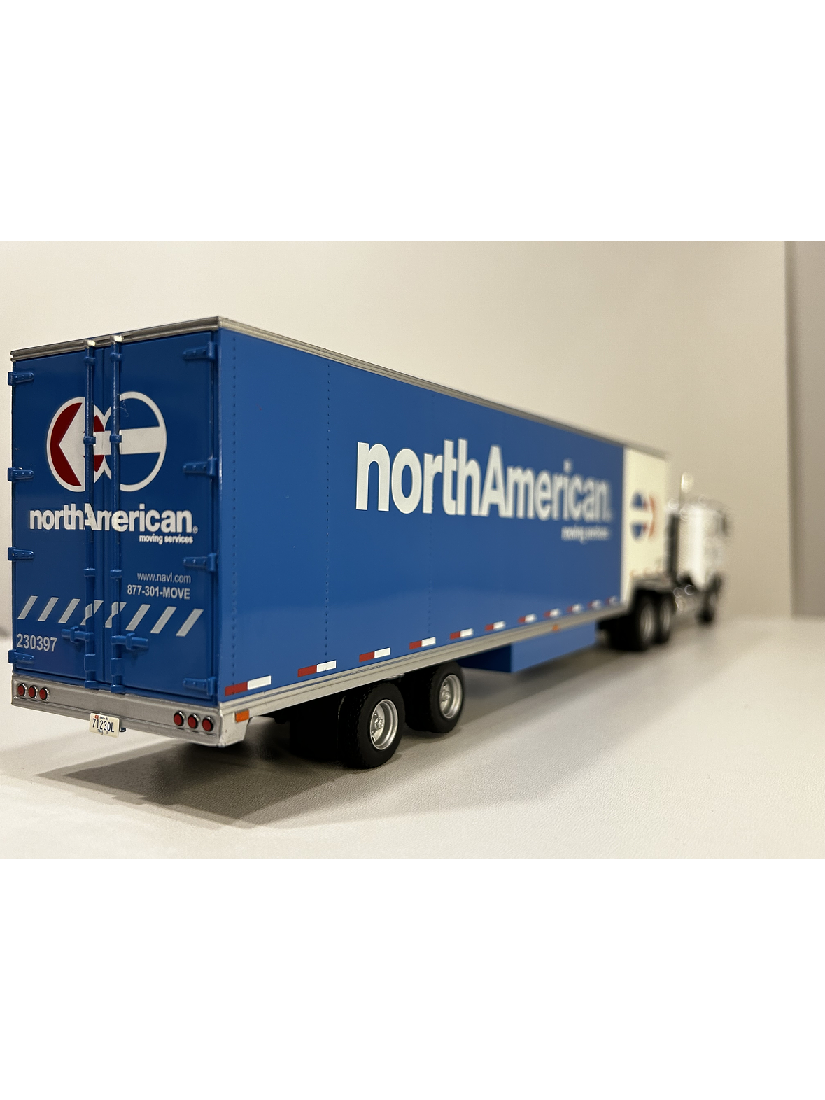 Freightliner FLA NorthAmerican – Camión Clásico Americano – 1:43 9