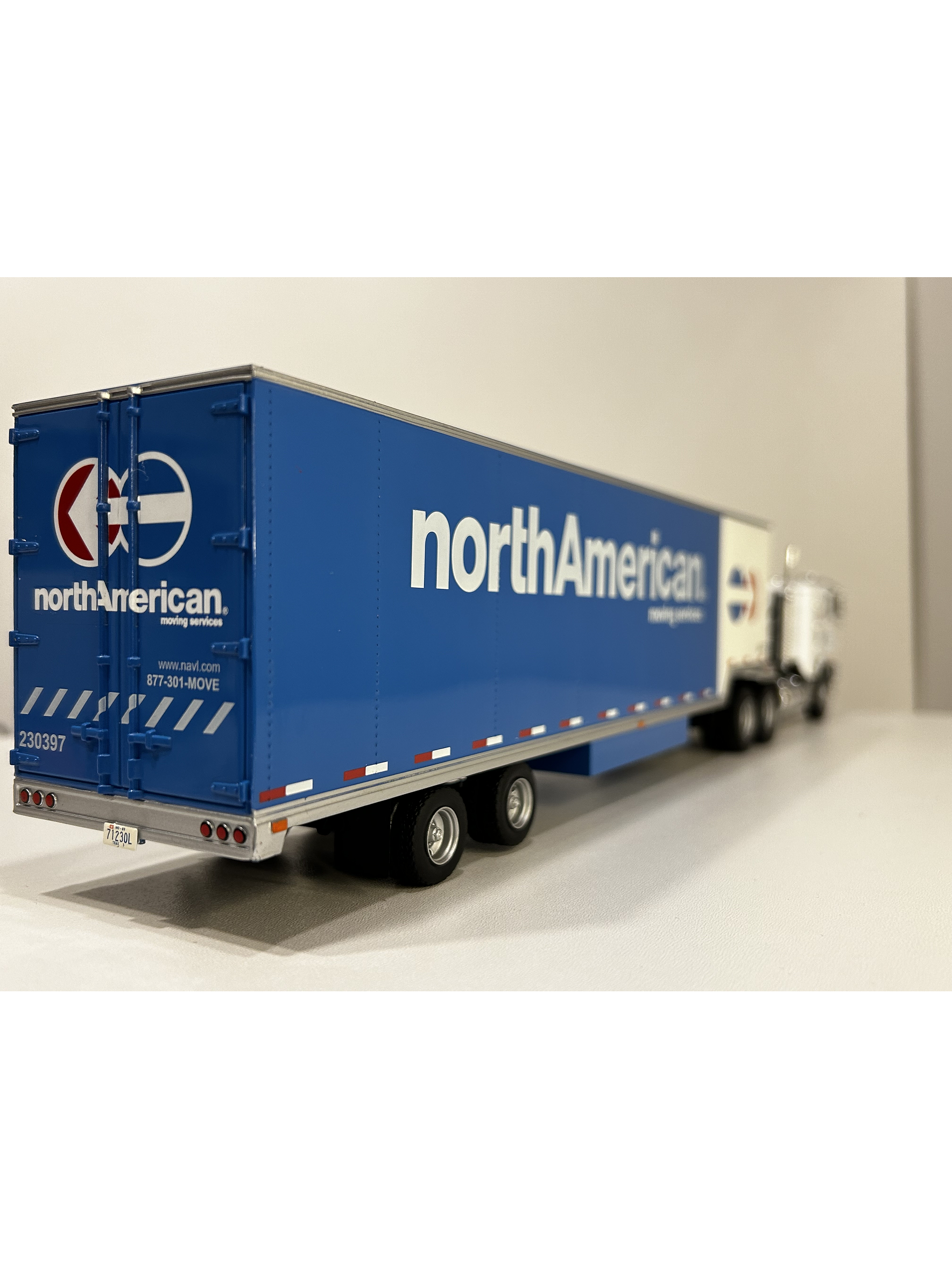 Freightliner FLA NorthAmerican – Camión Clásico Americano – 1:43 9