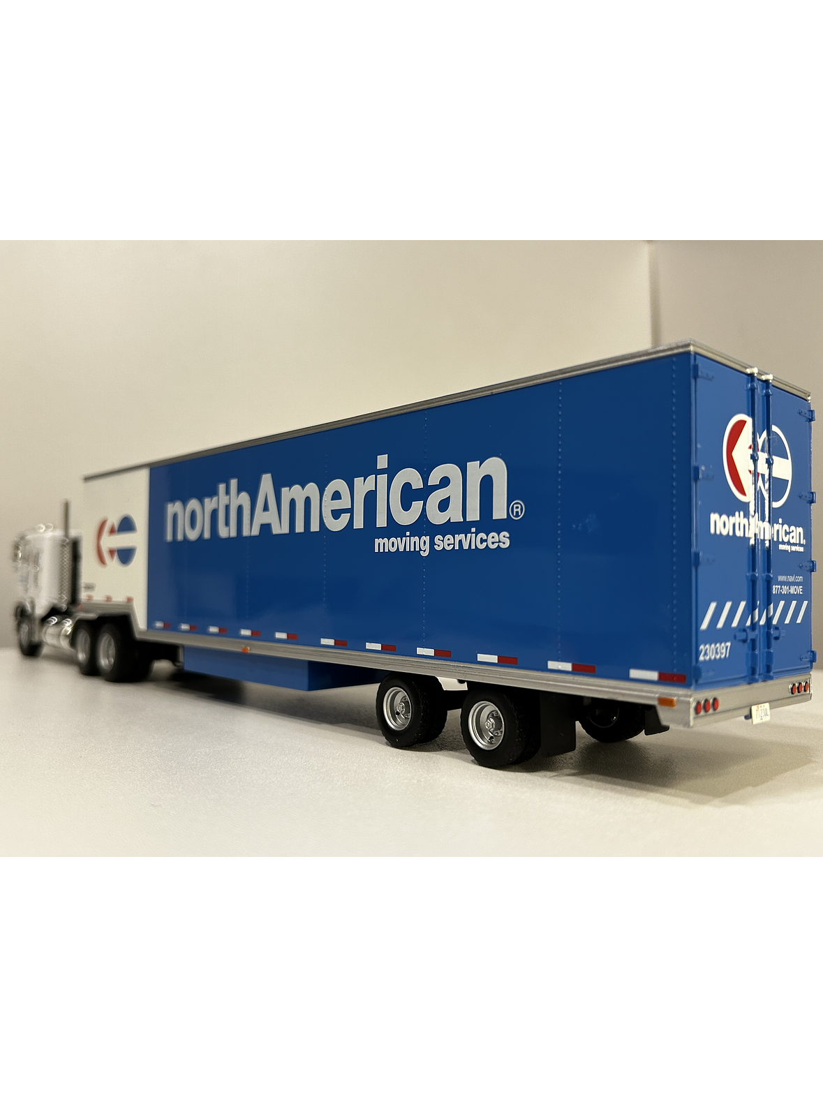 Freightliner FLA NorthAmerican – Camión Clásico Americano – 1:43 10