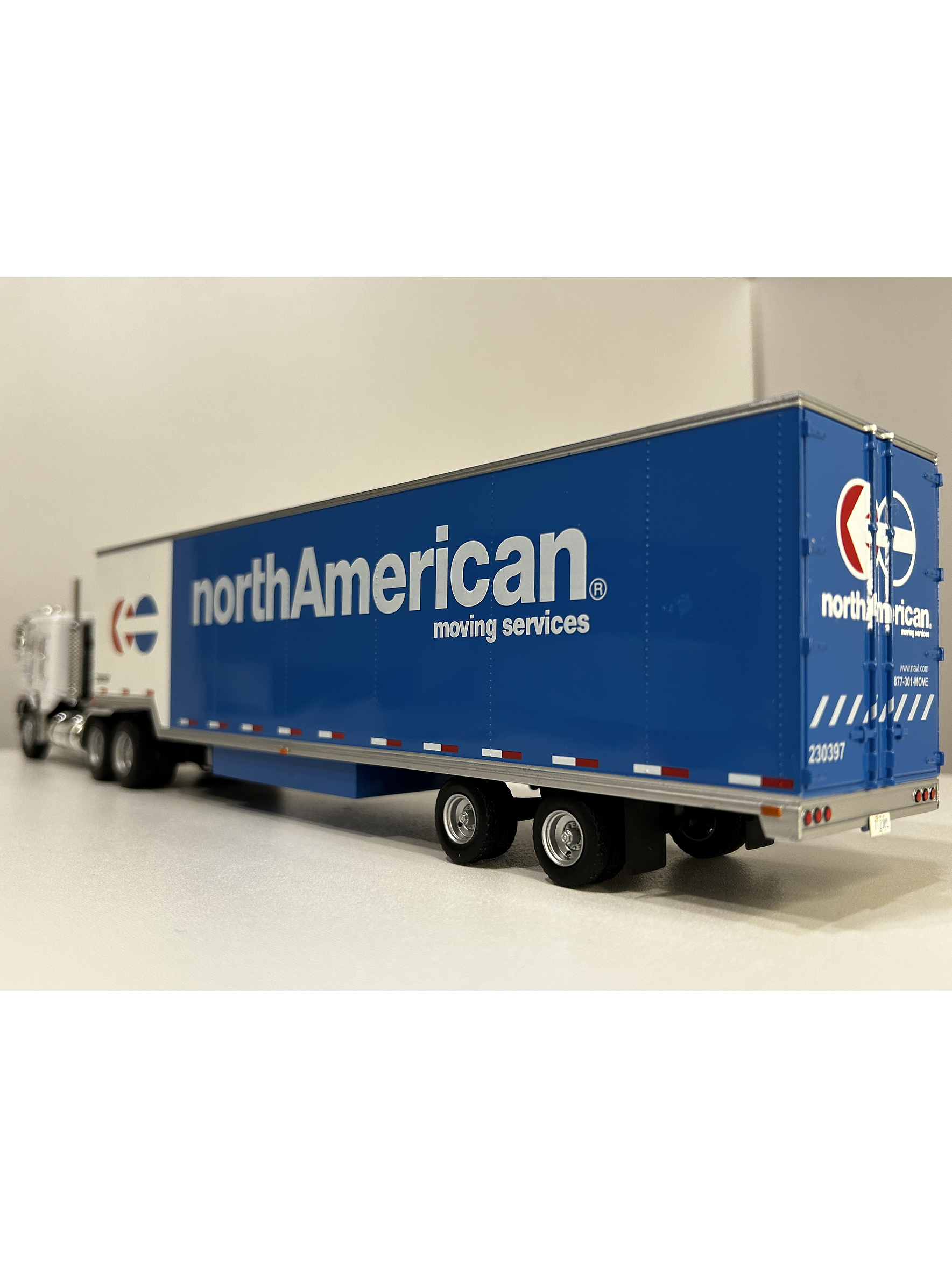 Freightliner FLA NorthAmerican – Camión Clásico Americano – 1:43 10