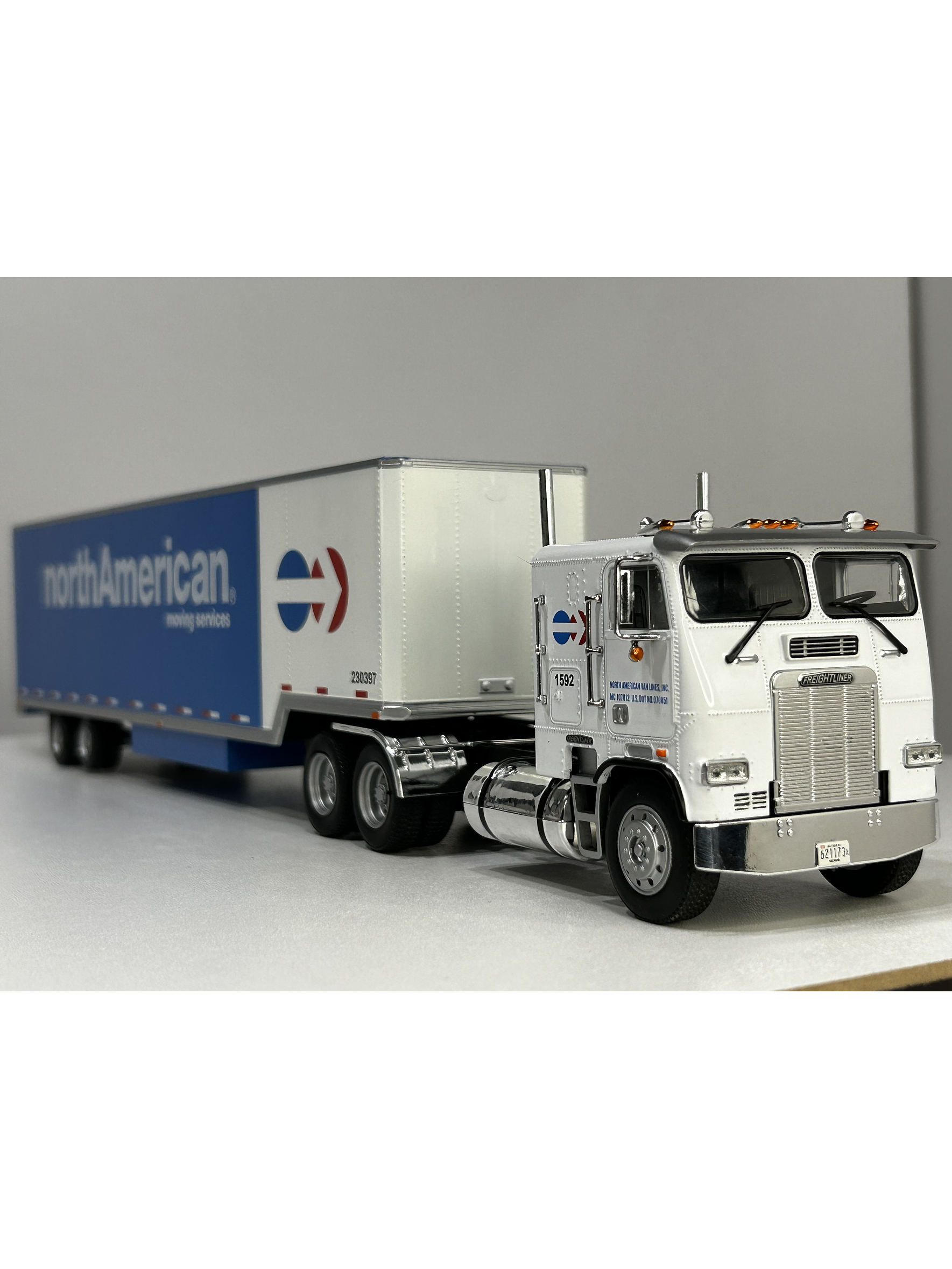 Freightliner FLA NorthAmerican – Camión Clásico Americano – 1:43 7
