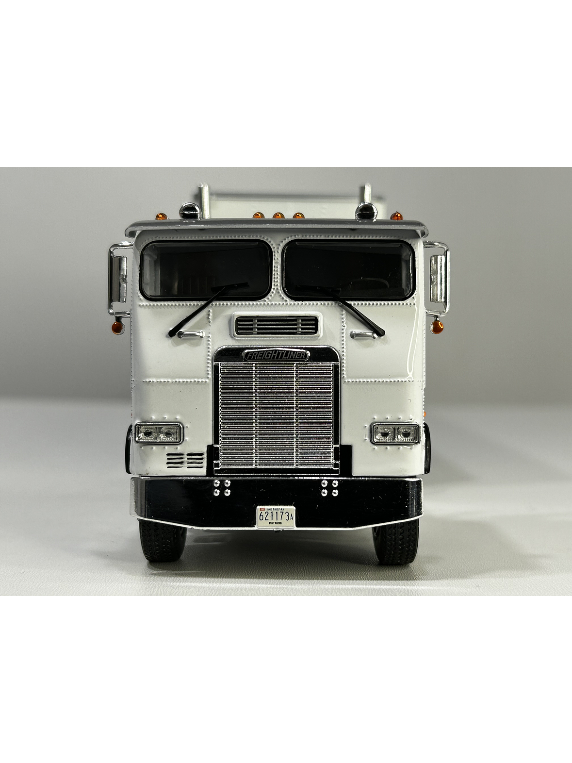 Freightliner FLA NorthAmerican – Camión Clásico Americano – 1:43 5