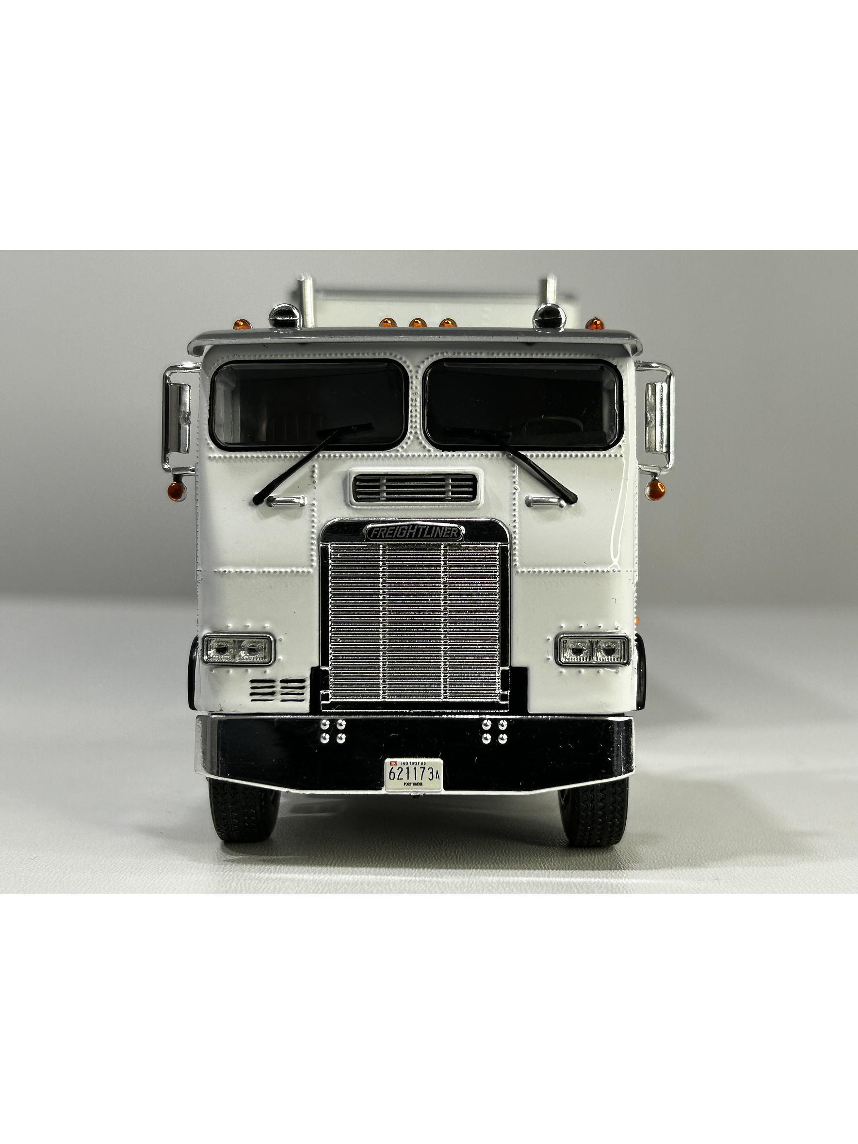 Freightliner FLA NorthAmerican – Camión Clásico Americano – 1:43 5