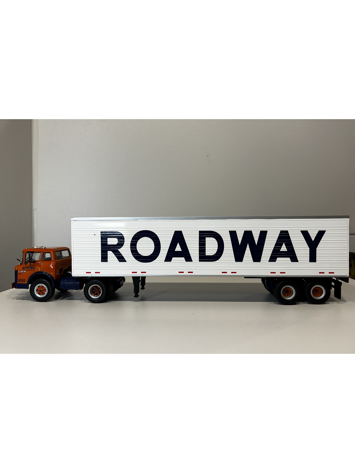 Ford Serie C 1980 “Roadway” – Camión Americano Clásico – Altaya 1:43 8