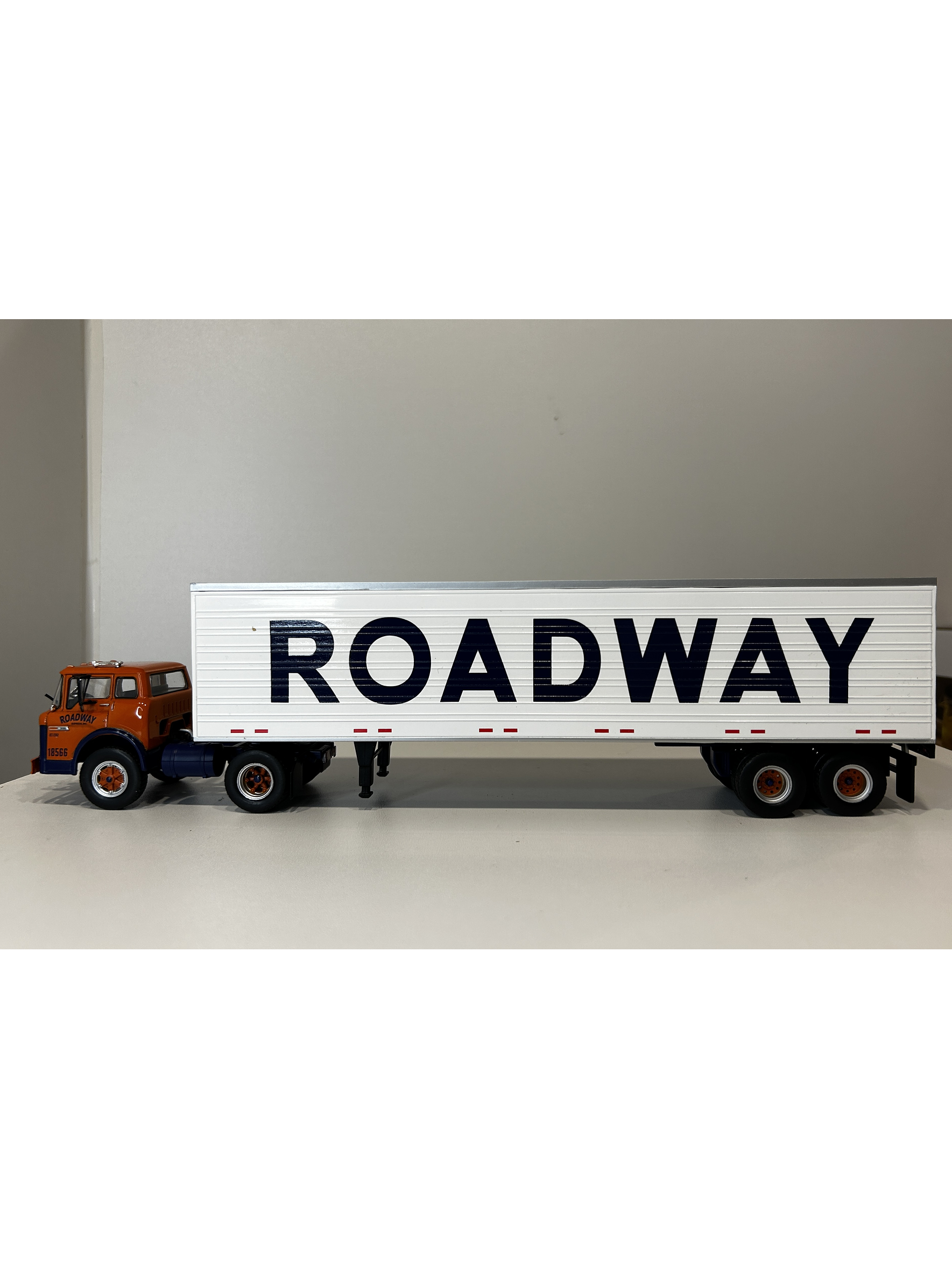 Ford Serie C 1980 “Roadway” – Camión Americano Clásico – Altaya 1:43 8