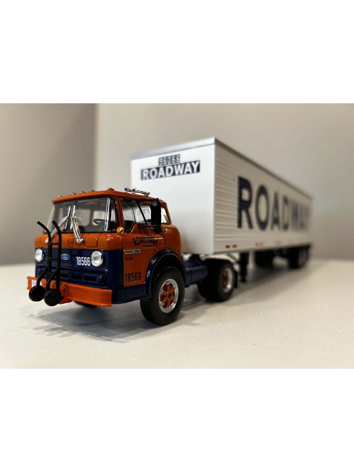 Ford Serie C 1980 “Roadway” – Camión Americano Clásico – Altaya 1:43 1
