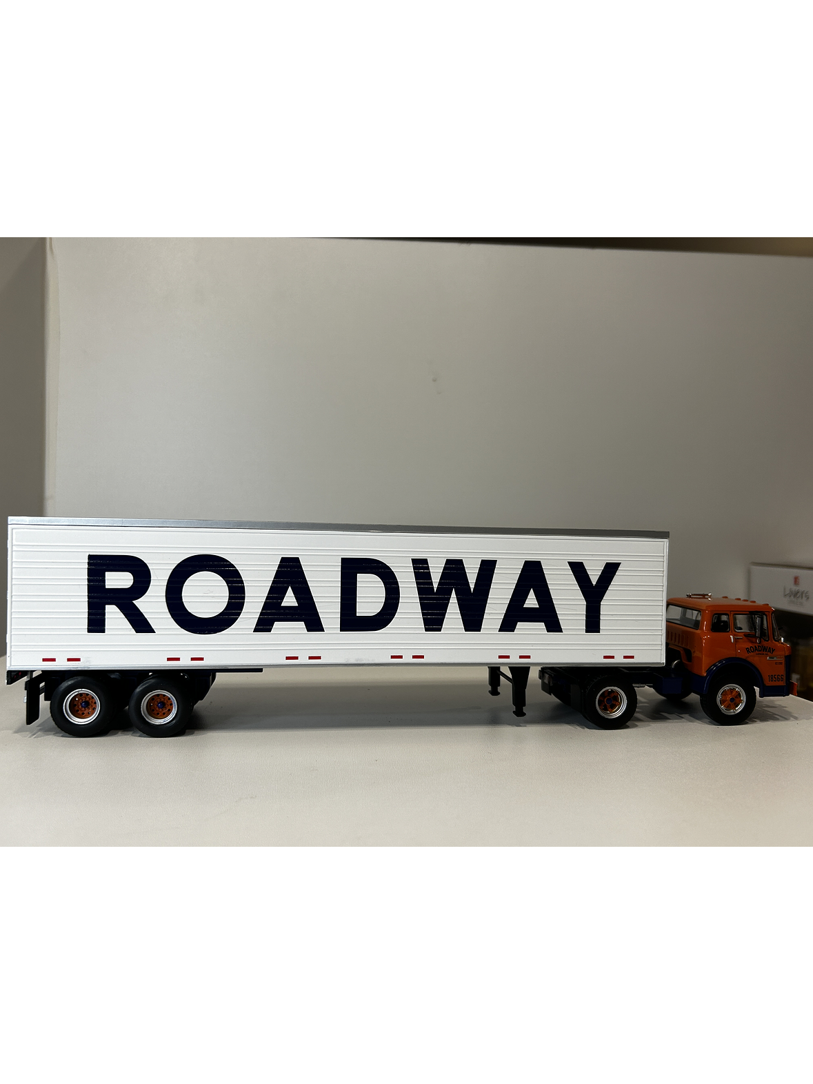Ford Serie C 1980 “Roadway” – Camión Americano Clásico – Altaya 1:43 4