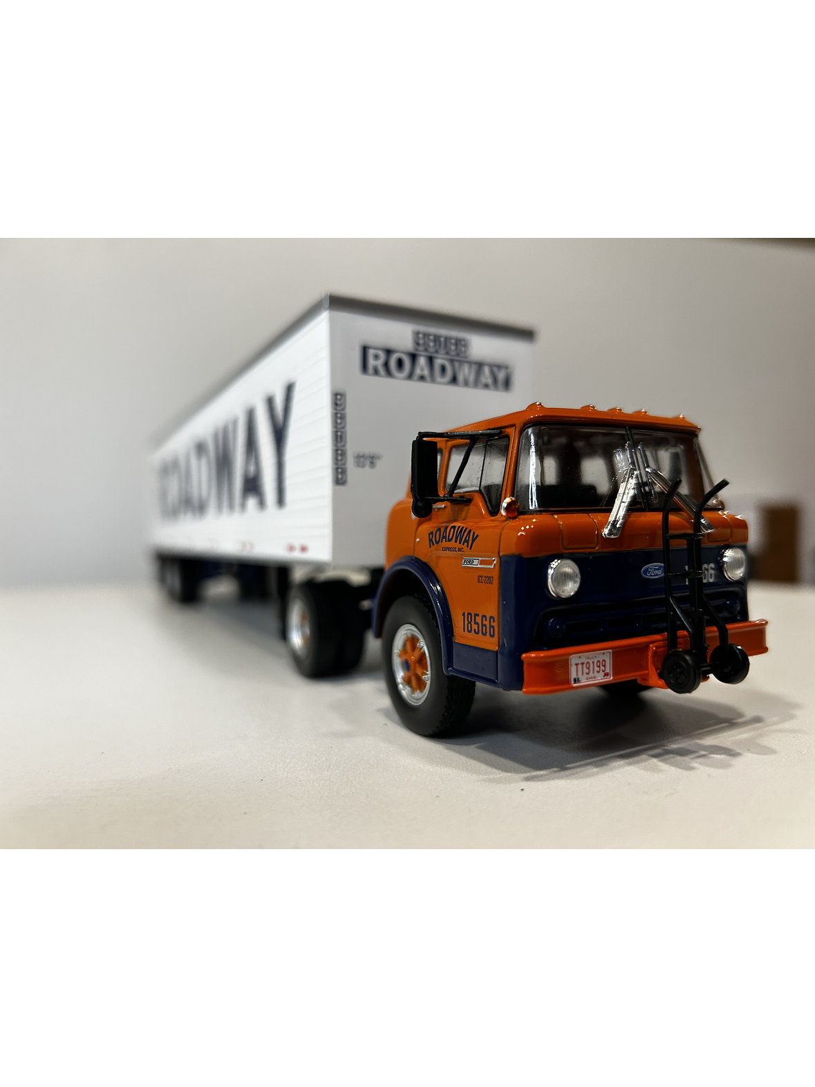Ford Serie C 1980 “Roadway” – Camión Americano Clásico – Altaya 1:43 3