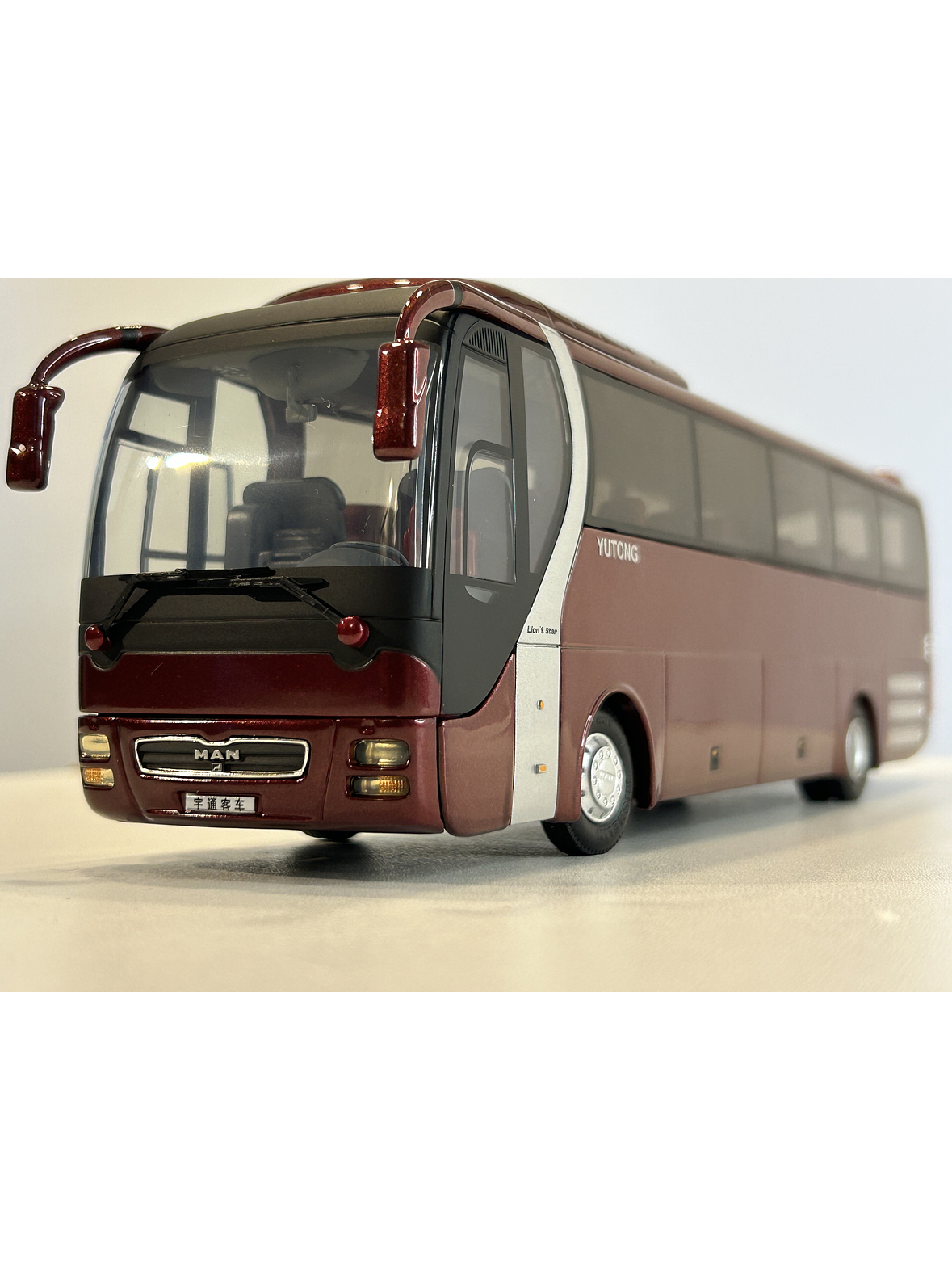 Yutong Bus MAN RheinSTAR ZK6120R41 – Tour de Lujo | Modelo a Escala 1:42 Aleación Metal 2