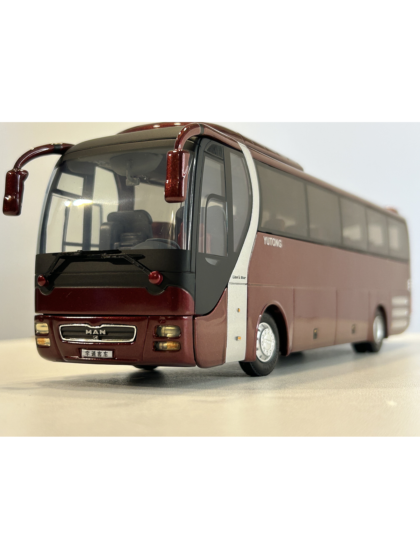 Yutong Bus MAN RheinSTAR ZK6120R41 – Tour de Lujo | Modelo a Escala 1:42 Aleación Metal 2