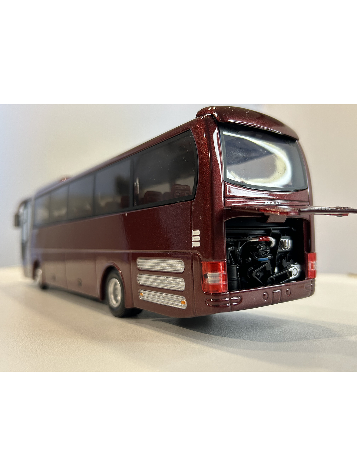 Yutong Bus MAN RheinSTAR ZK6120R41 – Tour de Lujo | Modelo a Escala 1:42 Aleación Metal 9
