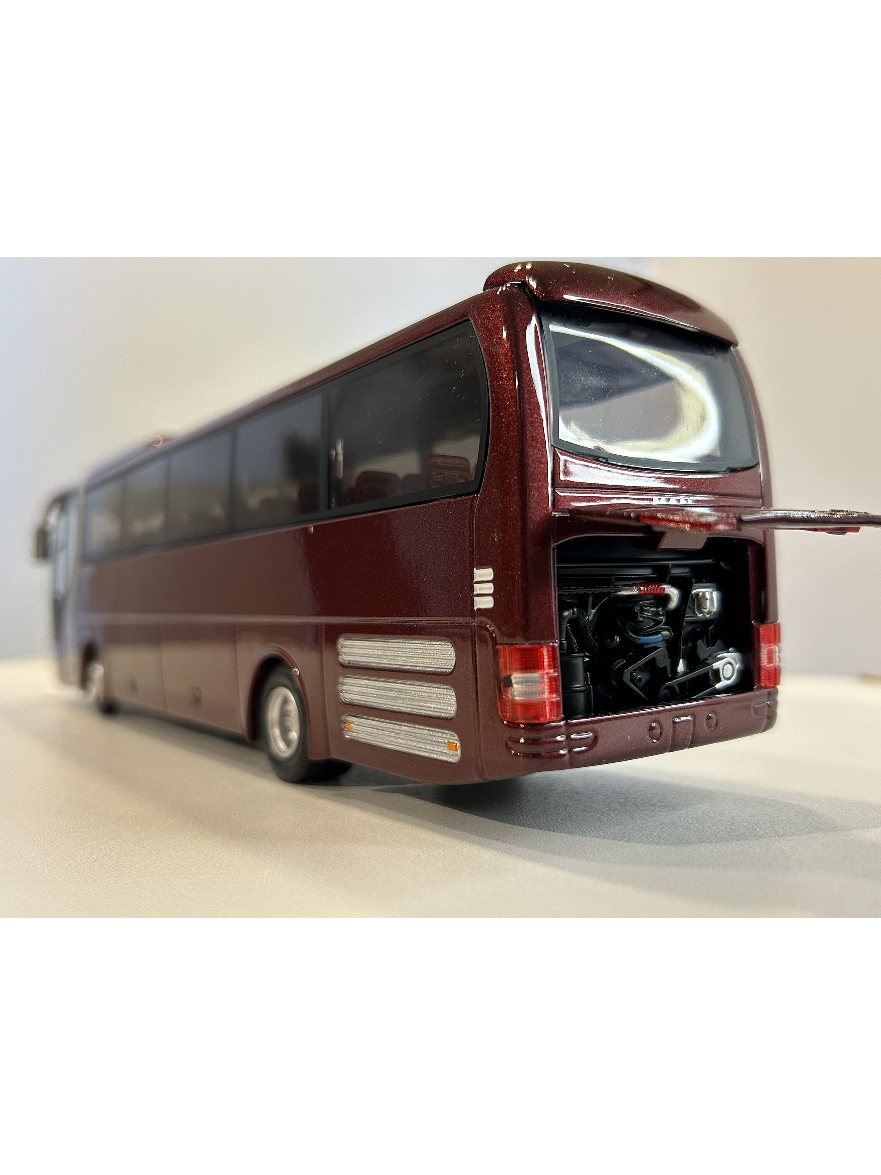 Yutong Bus MAN RheinSTAR ZK6120R41 – Tour de Lujo | Modelo a Escala 1:42 Aleación Metal 9
