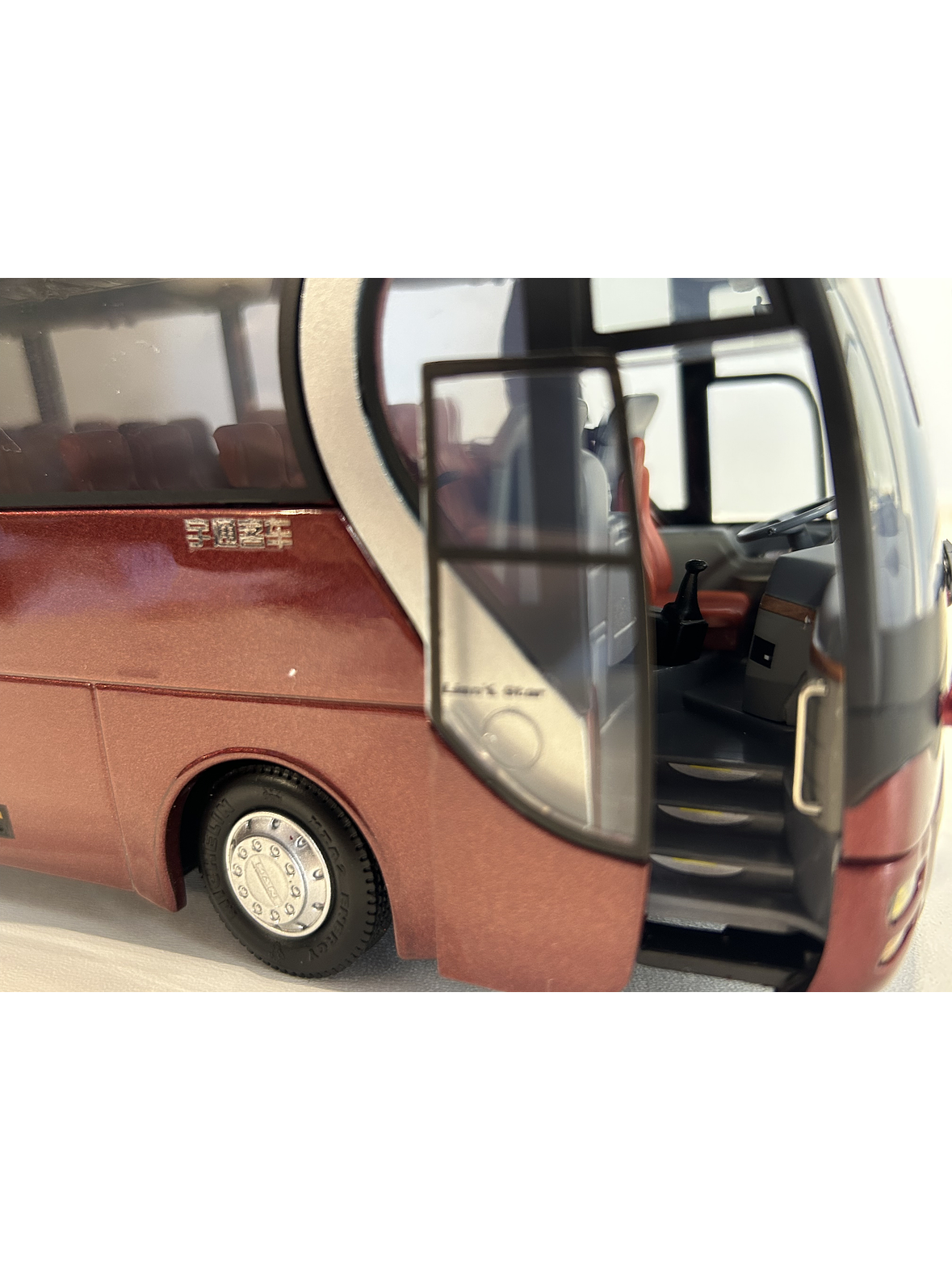 Yutong Bus MAN RheinSTAR ZK6120R41 – Tour de Lujo | Modelo a Escala 1:42 Aleación Metal 6