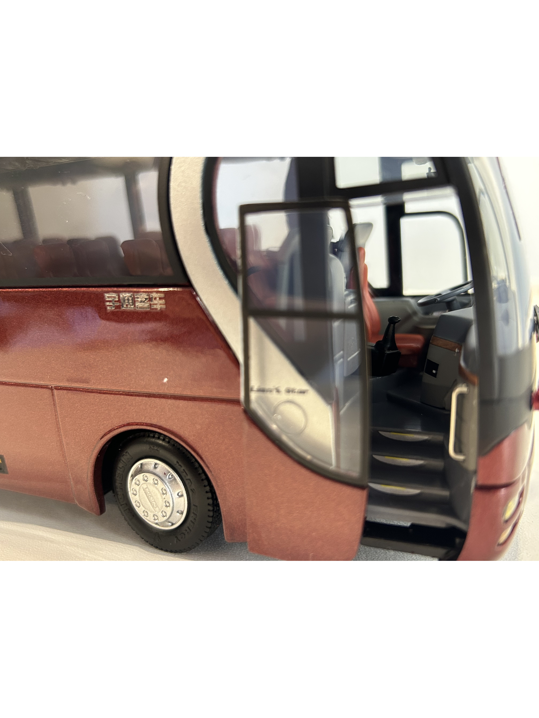 Yutong Bus MAN RheinSTAR ZK6120R41 – Tour de Lujo | Modelo a Escala 1:42 Aleación Metal 6