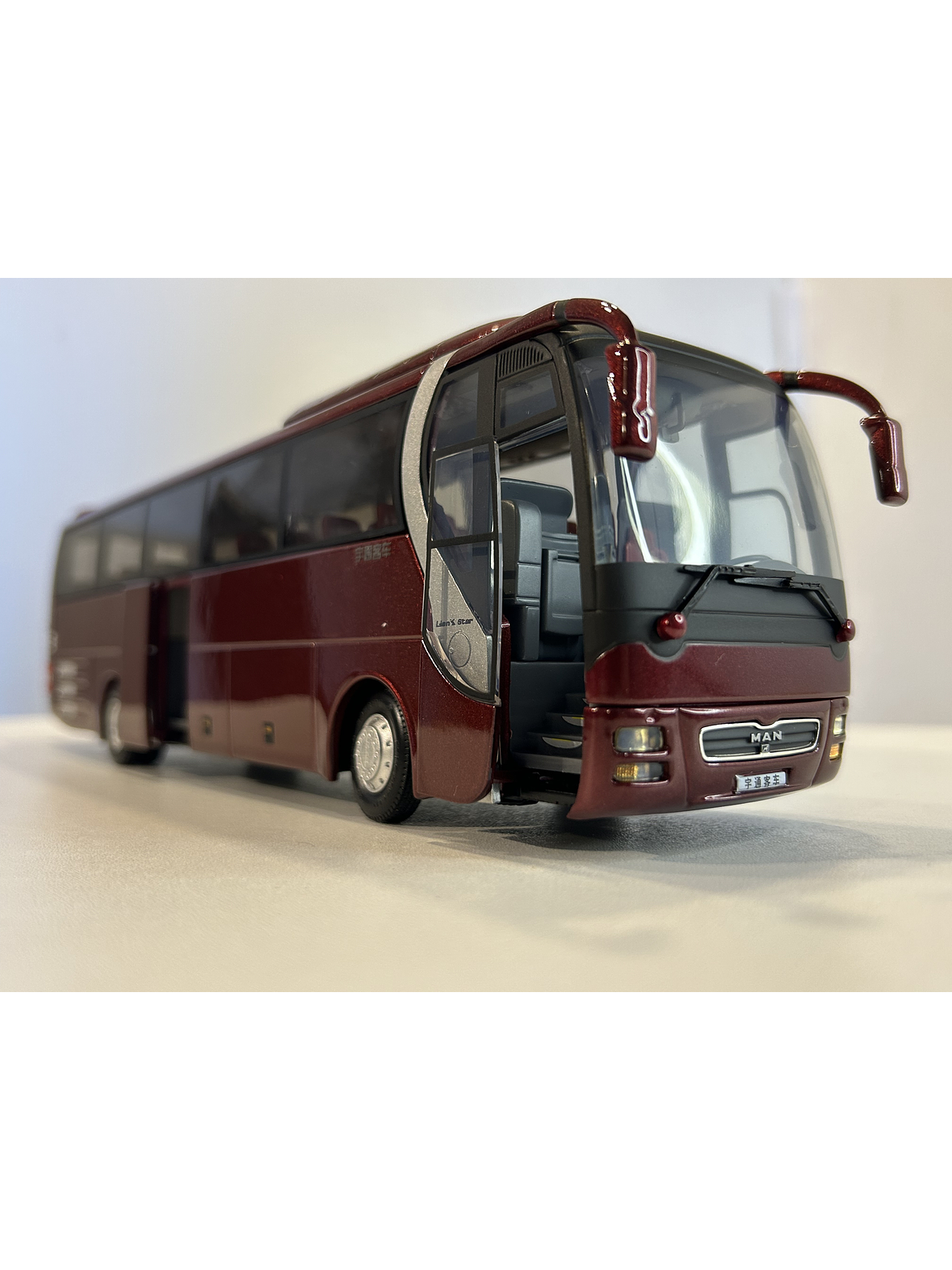 Yutong Bus MAN RheinSTAR ZK6120R41 – Tour de Lujo | Modelo a Escala 1:42 Aleación Metal 4