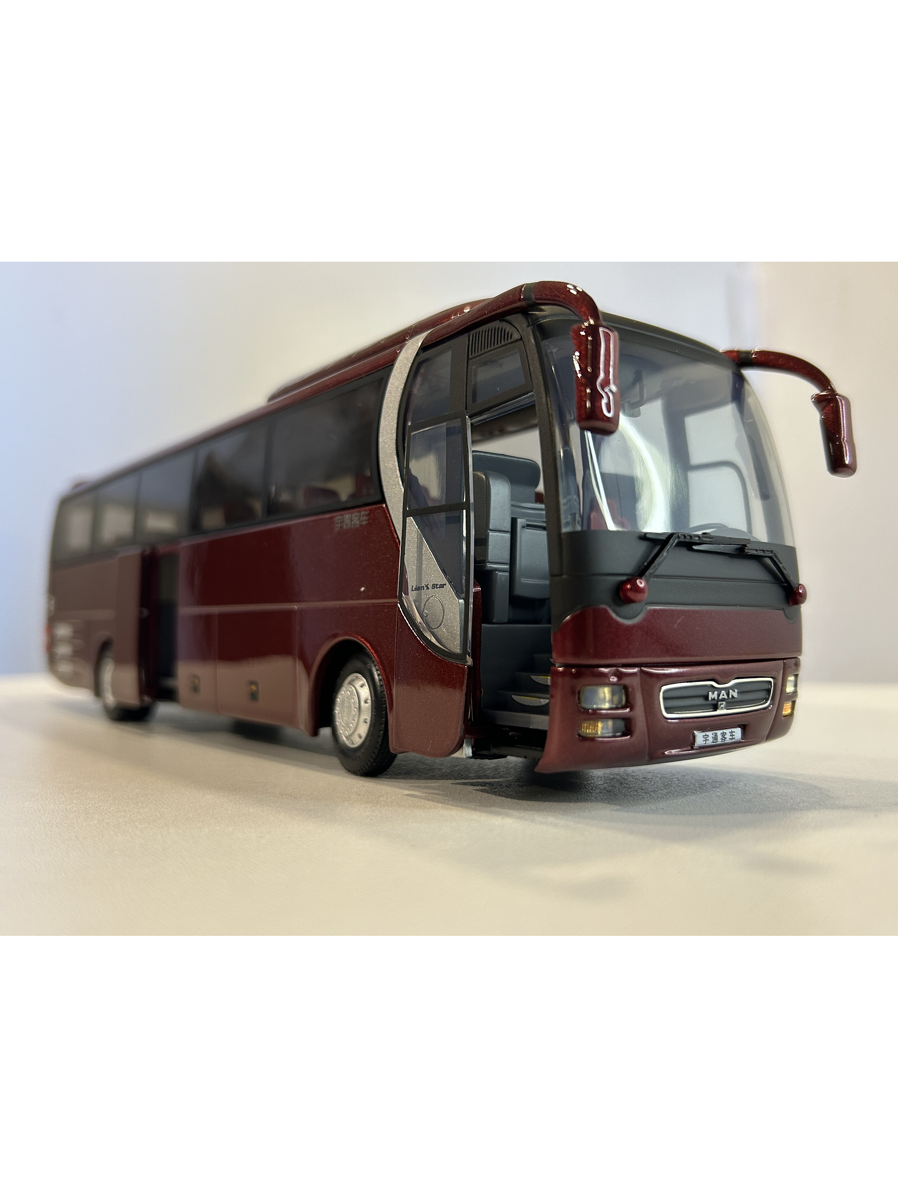 Yutong Bus MAN RheinSTAR ZK6120R41 – Tour de Lujo | Modelo a Escala 1:42 Aleación Metal 4