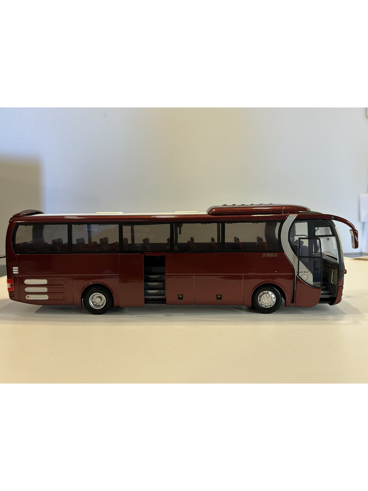 Yutong Bus MAN RheinSTAR ZK6120R41 – Tour de Lujo | Modelo a Escala 1:42 Aleación Metal 7
