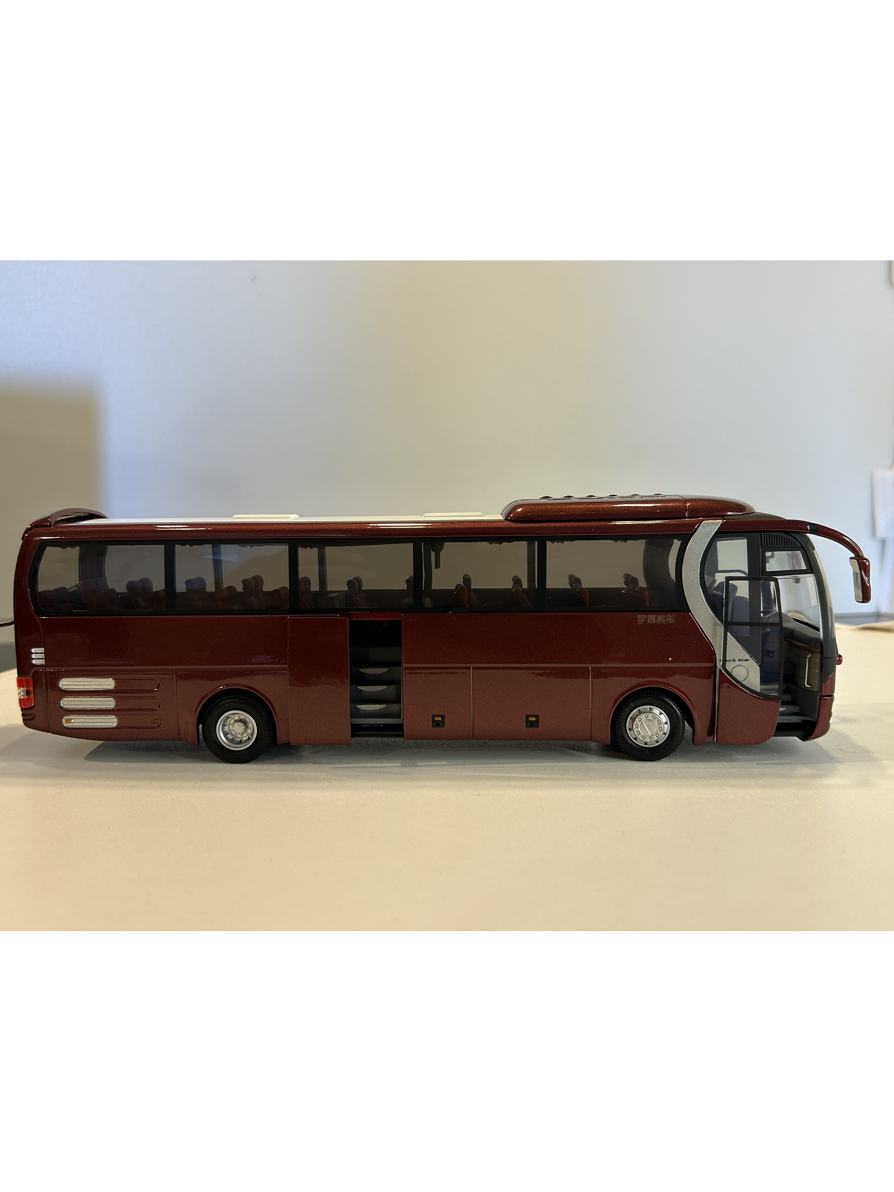 Yutong Bus MAN RheinSTAR ZK6120R41 – Tour de Lujo | Modelo a Escala 1:42 Aleación Metal 7